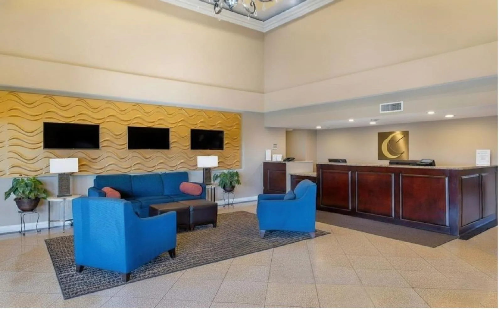 Lobby or reception in Comfort Inn & Suites Huntington Beach