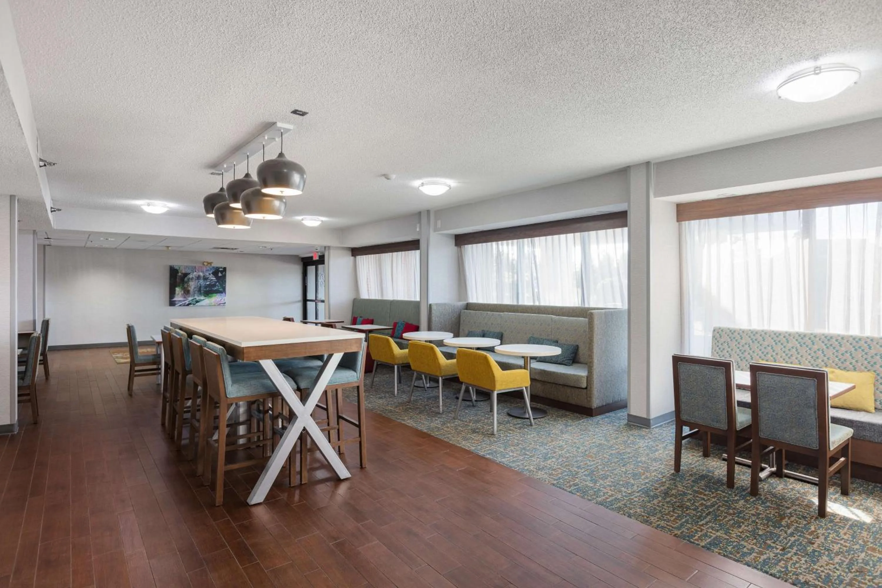 Dining area in Hampton Inn Columbus/Dublin
