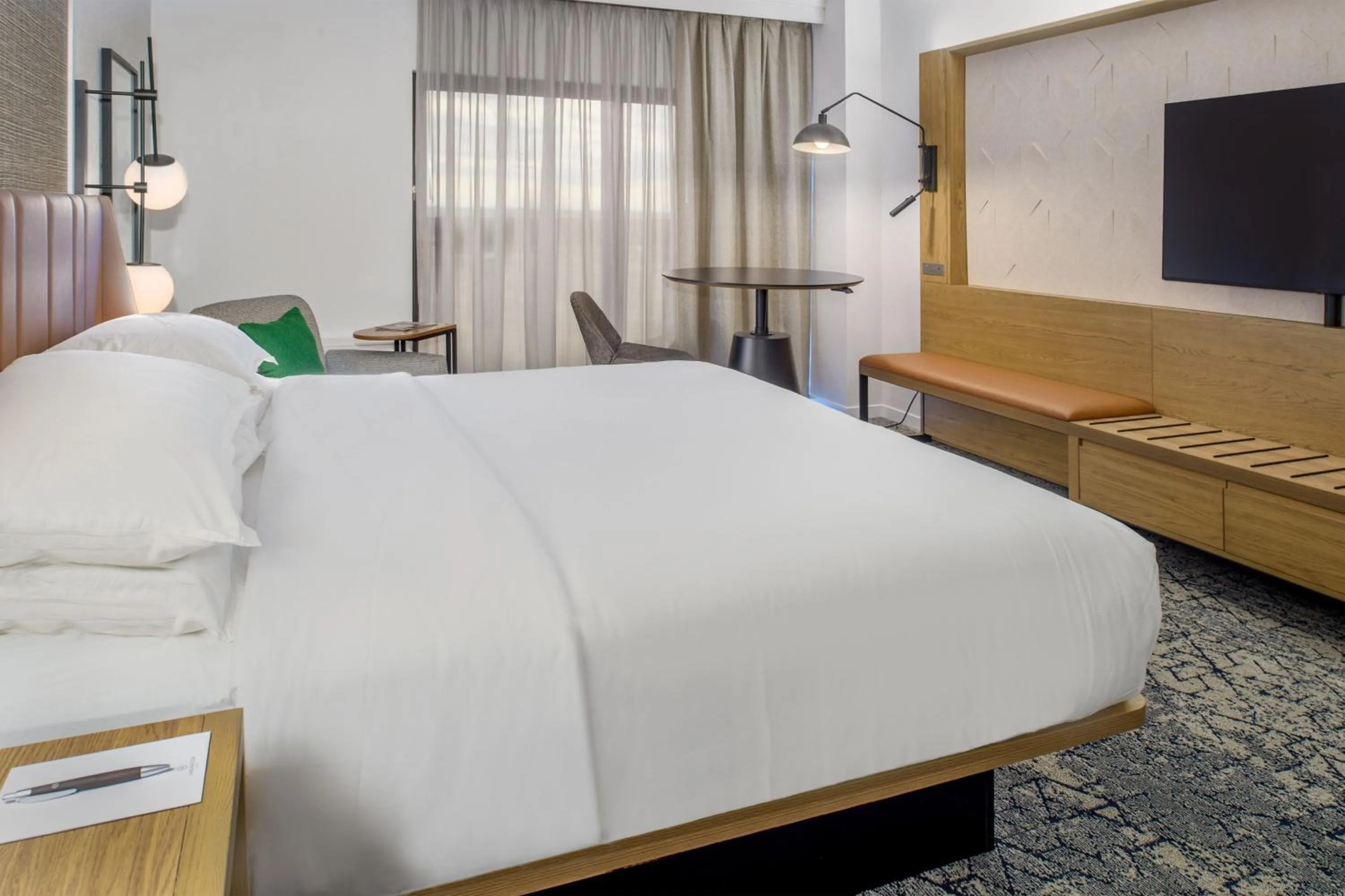 Photo of the whole room, Bed in Sheraton Westport Plaza