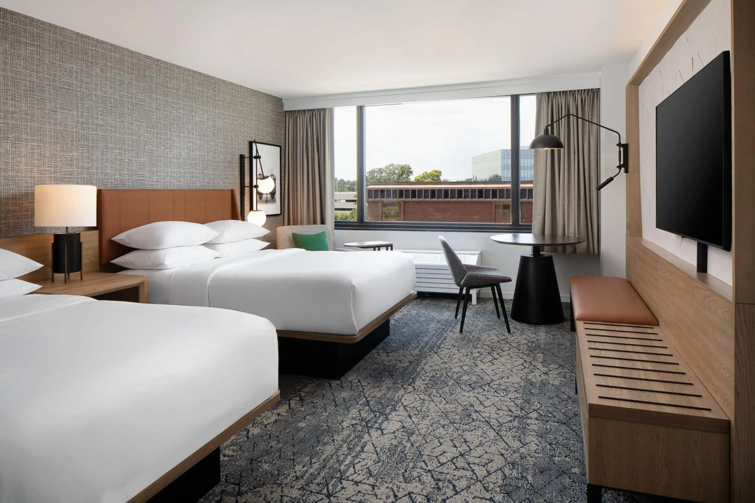 Photo of the whole room, Bed in Sheraton Westport Plaza