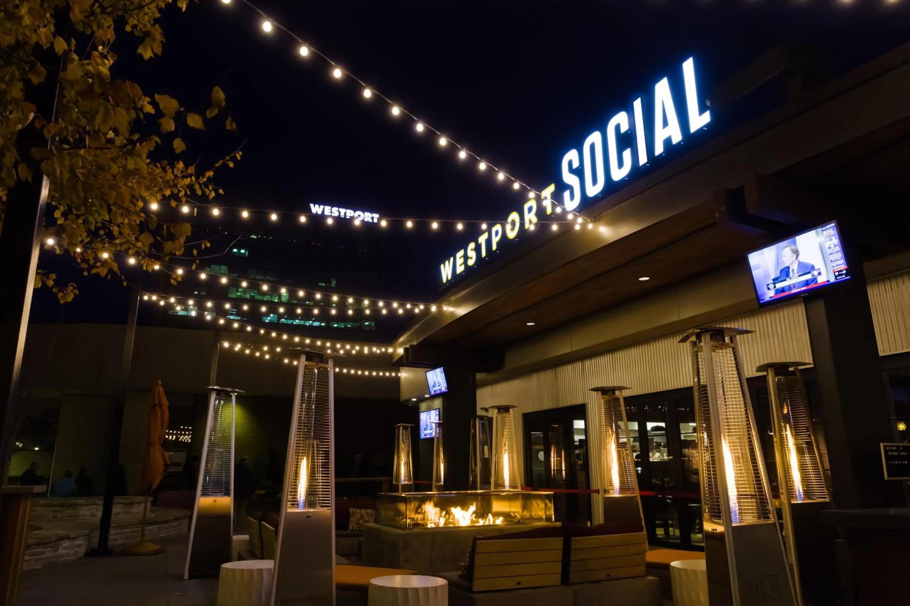 Restaurant/places to eat in Sheraton Westport Plaza