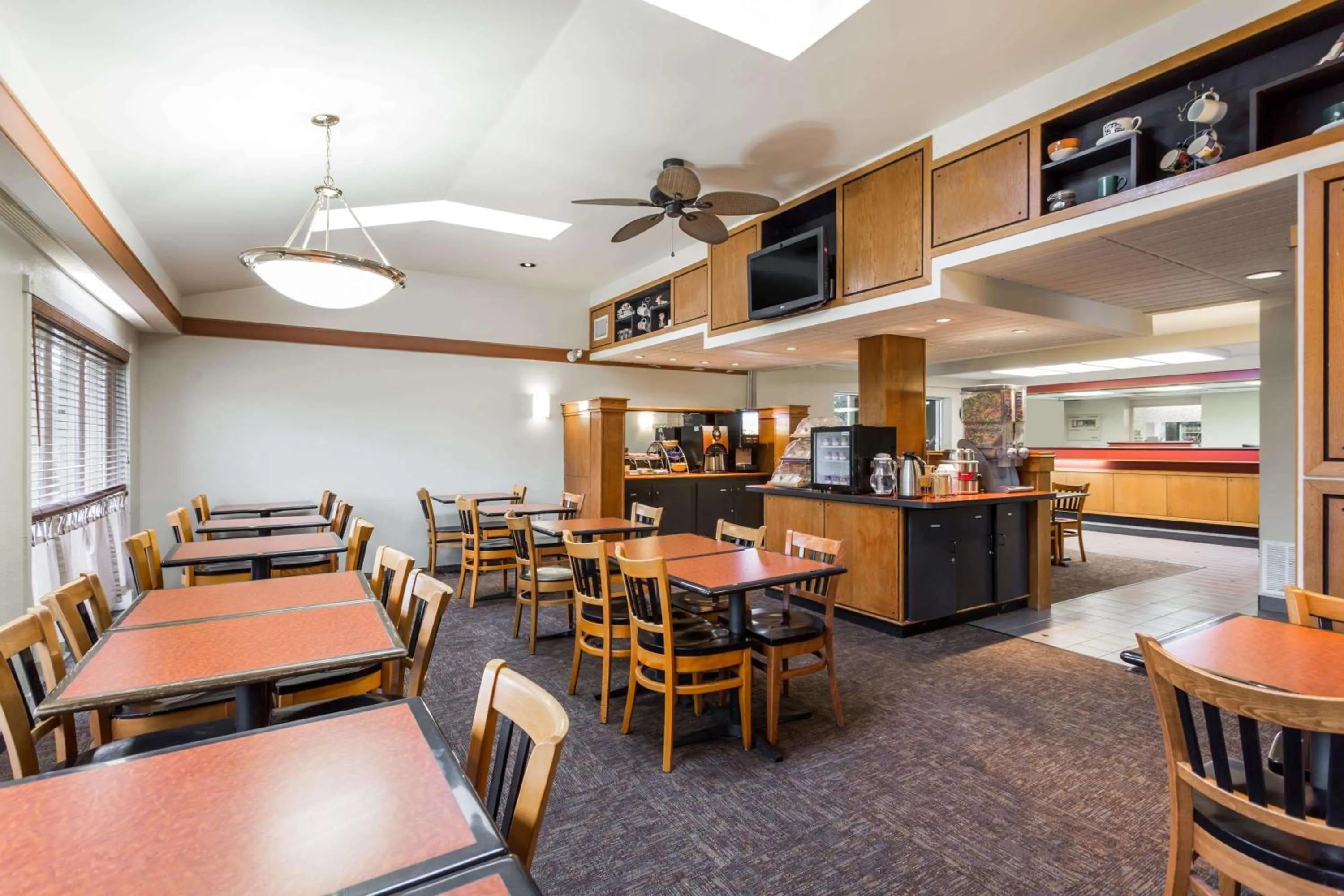 Restaurant/places to eat in Days Inn by Wyndham Harrisburg North