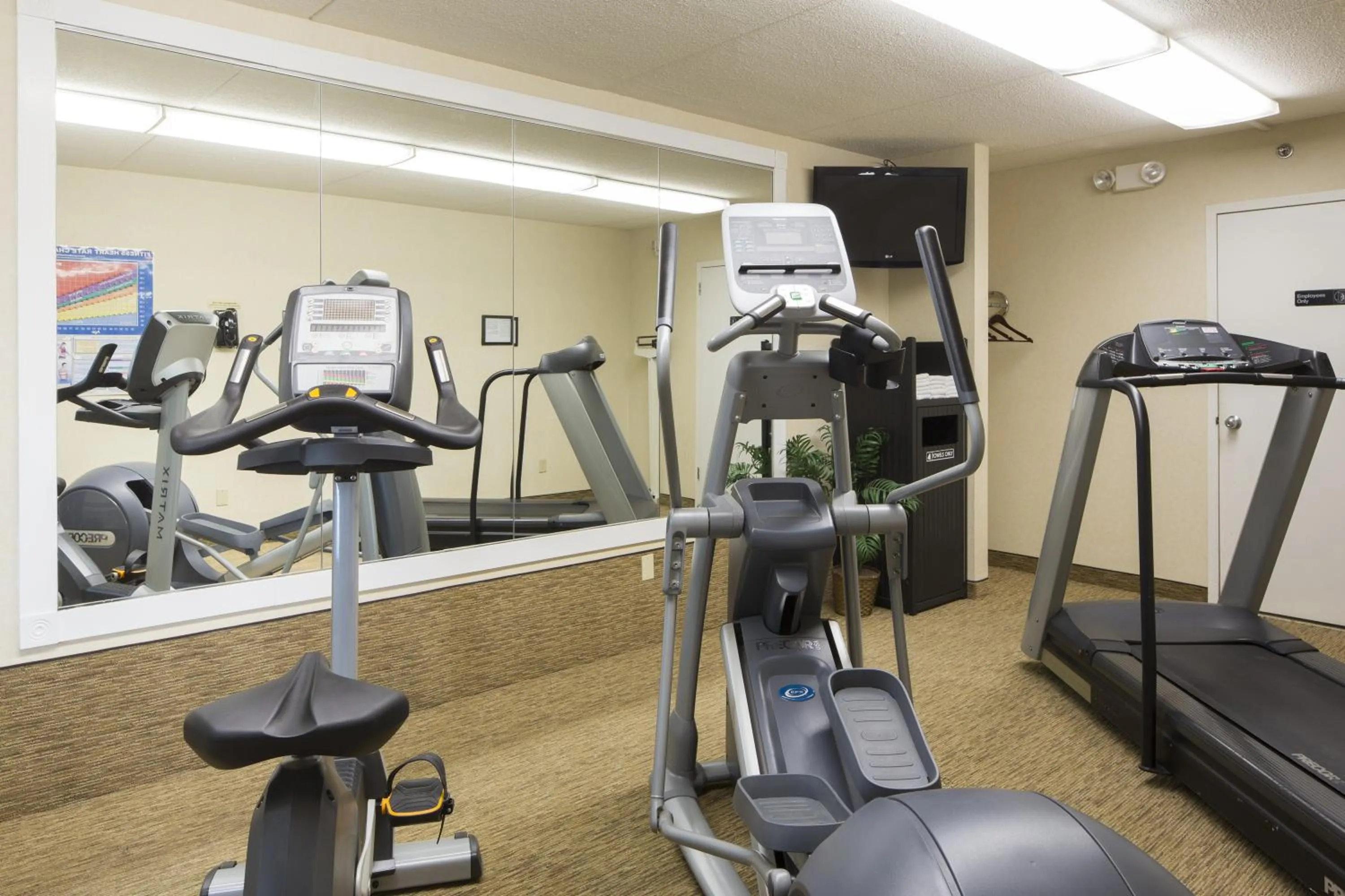 Fitness centre/facilities in Days Inn by Wyndham Harrisburg North