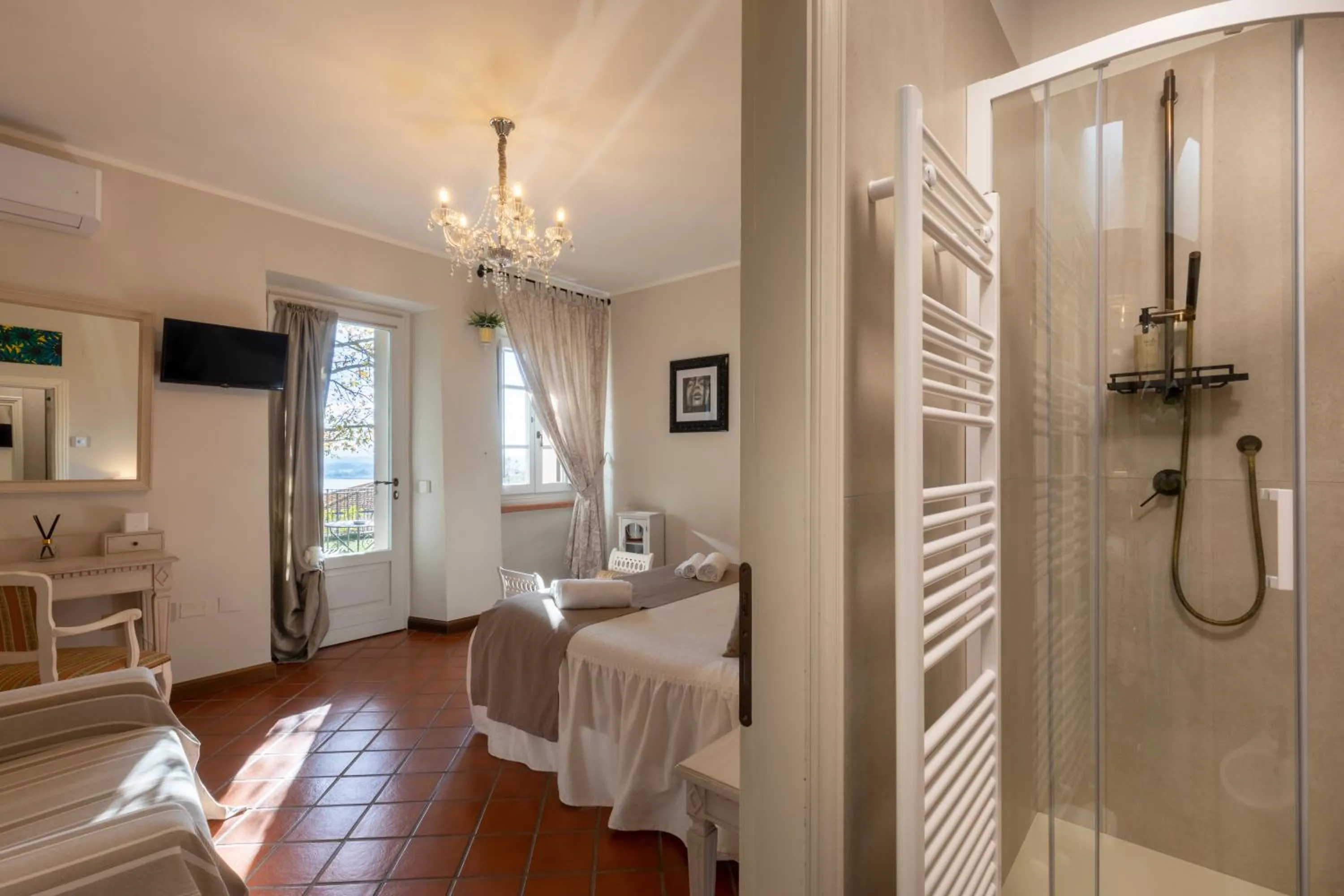 Shower in Il Torrione