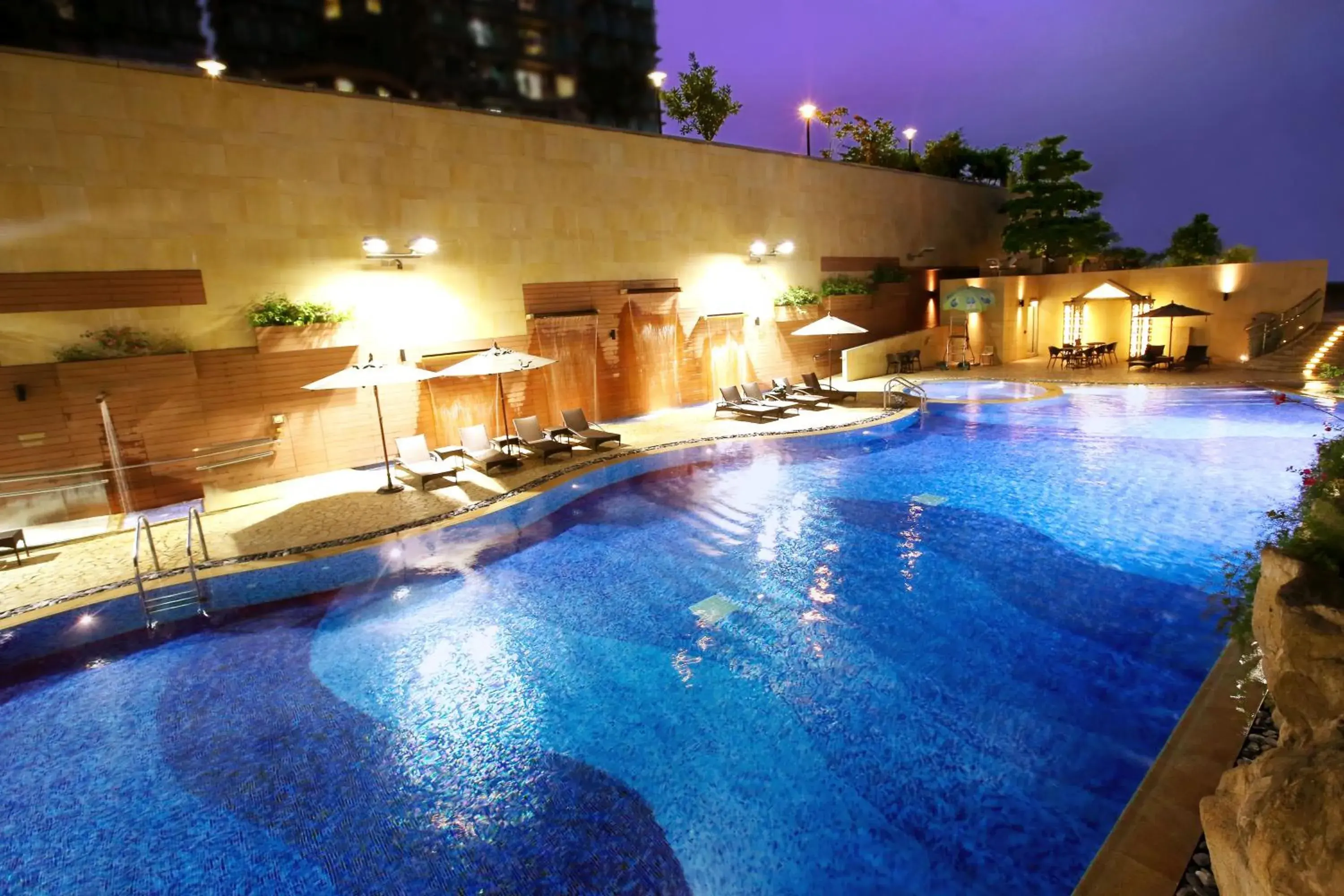 Swimming pool in Harbour Plaza 8 Degrees Swimming pool in Harbour Plaza 8 Degrees