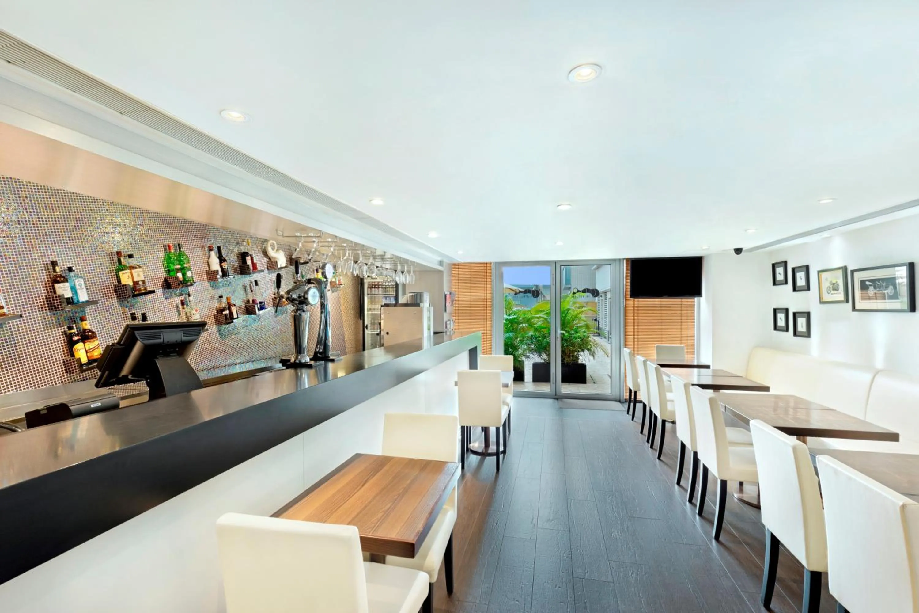 Restaurant/places to eat in Harbour Plaza 8 Degrees