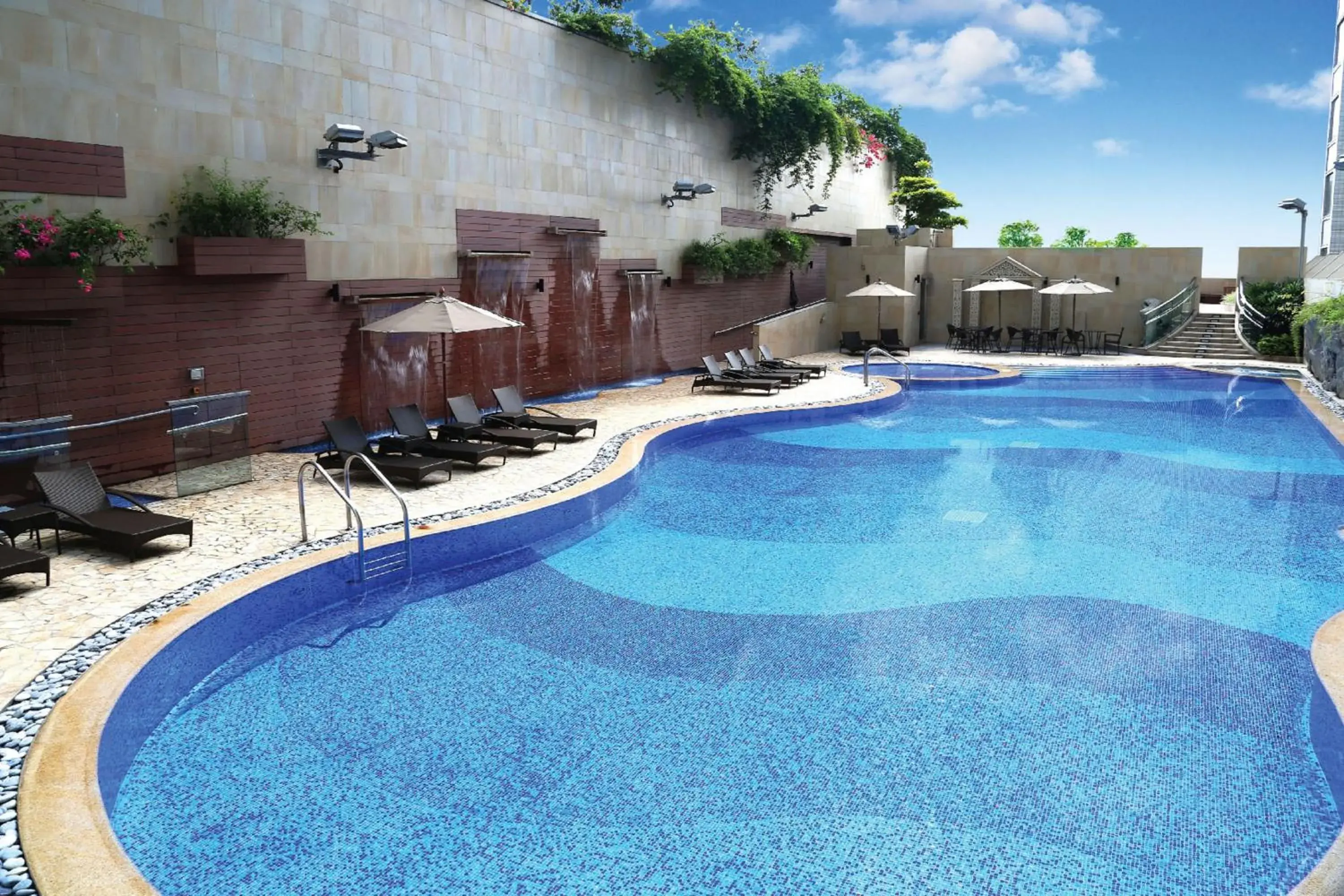 Swimming pool in Harbour Plaza 8 Degrees Swimming pool in Harbour Plaza 8 Degrees