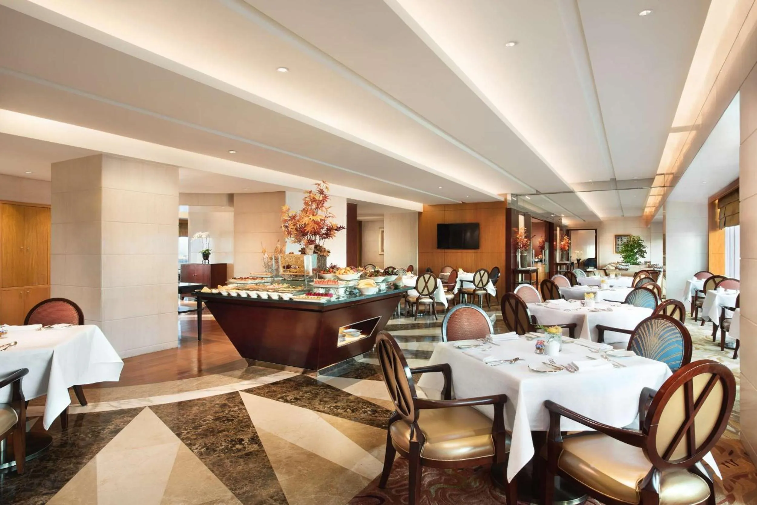 Lounge or bar in Pudong Shangri-La, Shanghai