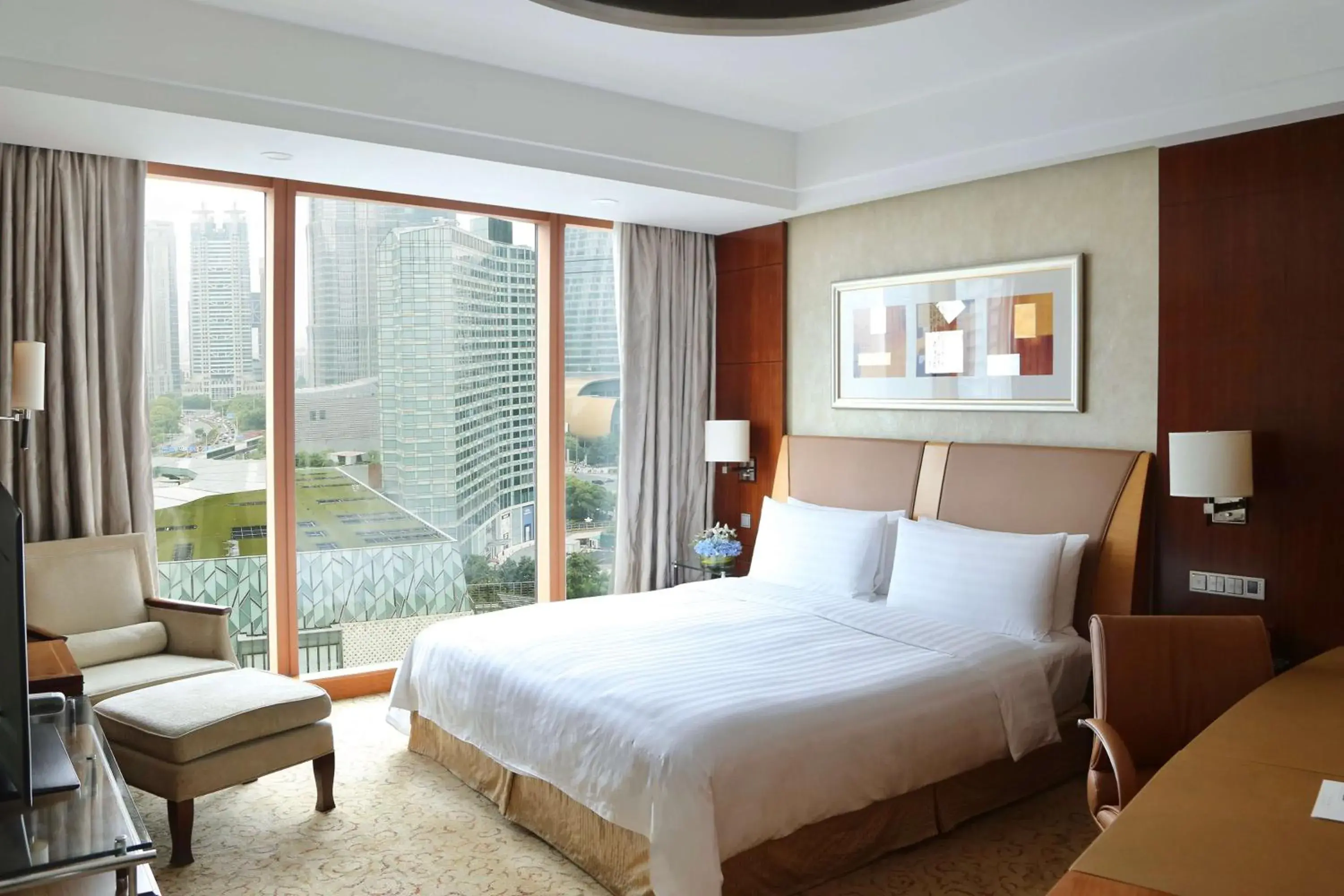 Bedroom, Bed in Pudong Shangri-La, Shanghai Bedroom, Bed in Pudong Shangri-La, Shanghai