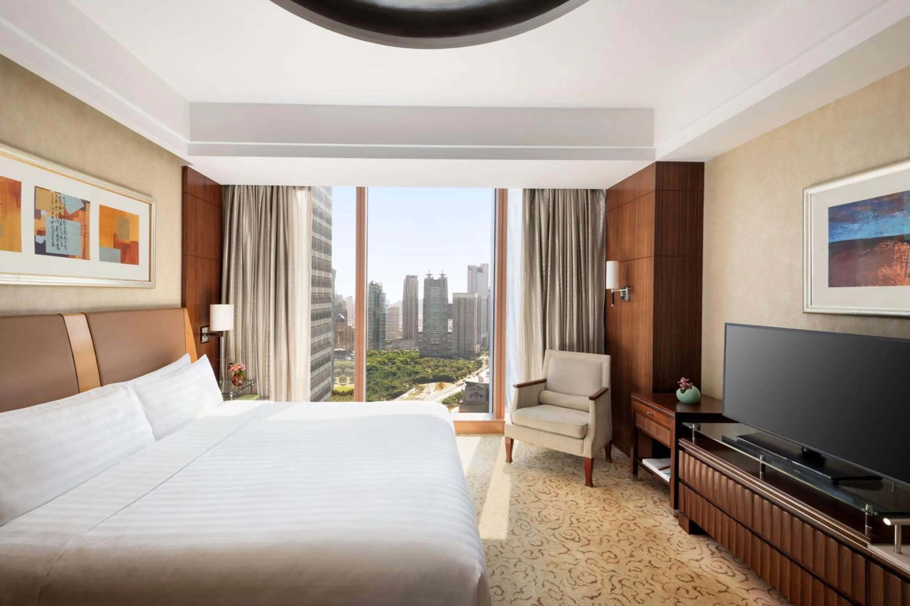 Bedroom, Bed in Pudong Shangri-La, Shanghai