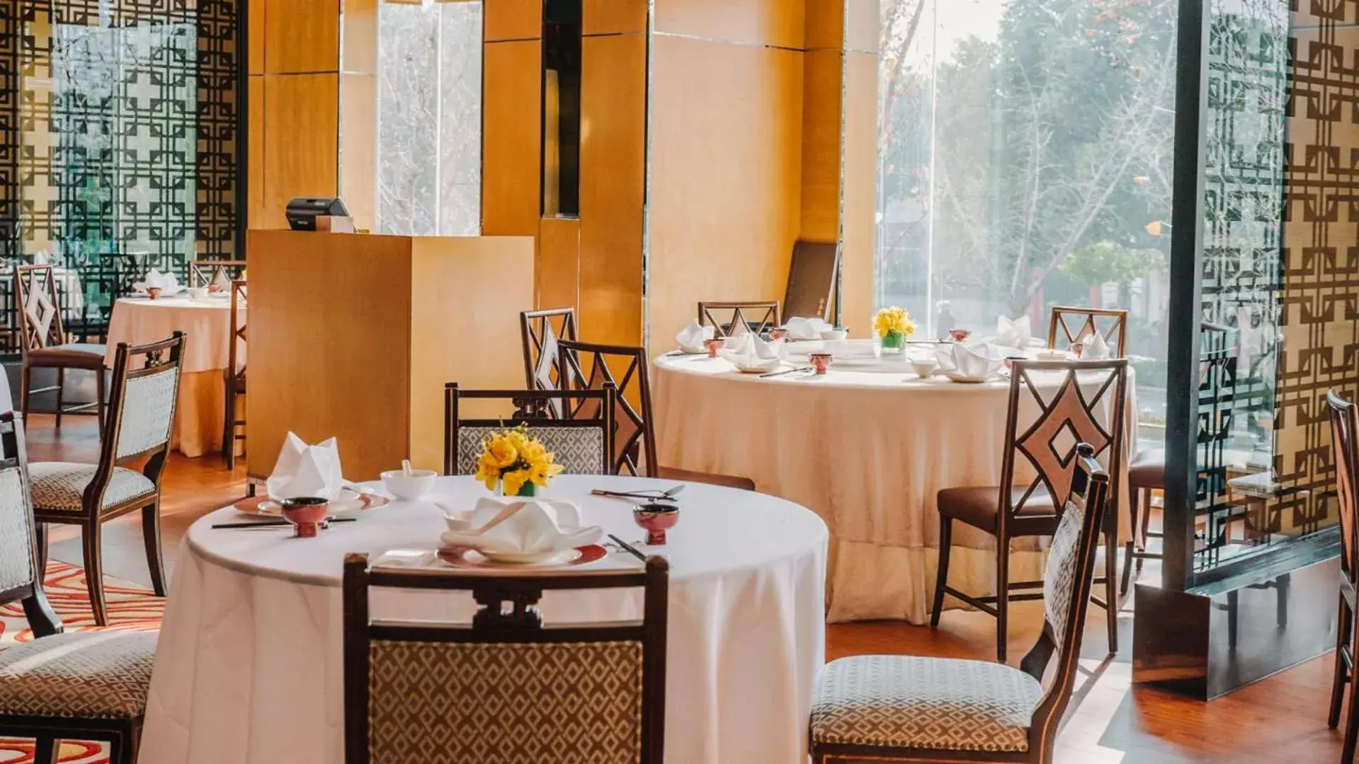 Food and drinks in Pudong Shangri-La, Shanghai Food and drinks in Pudong Shangri-La, Shanghai