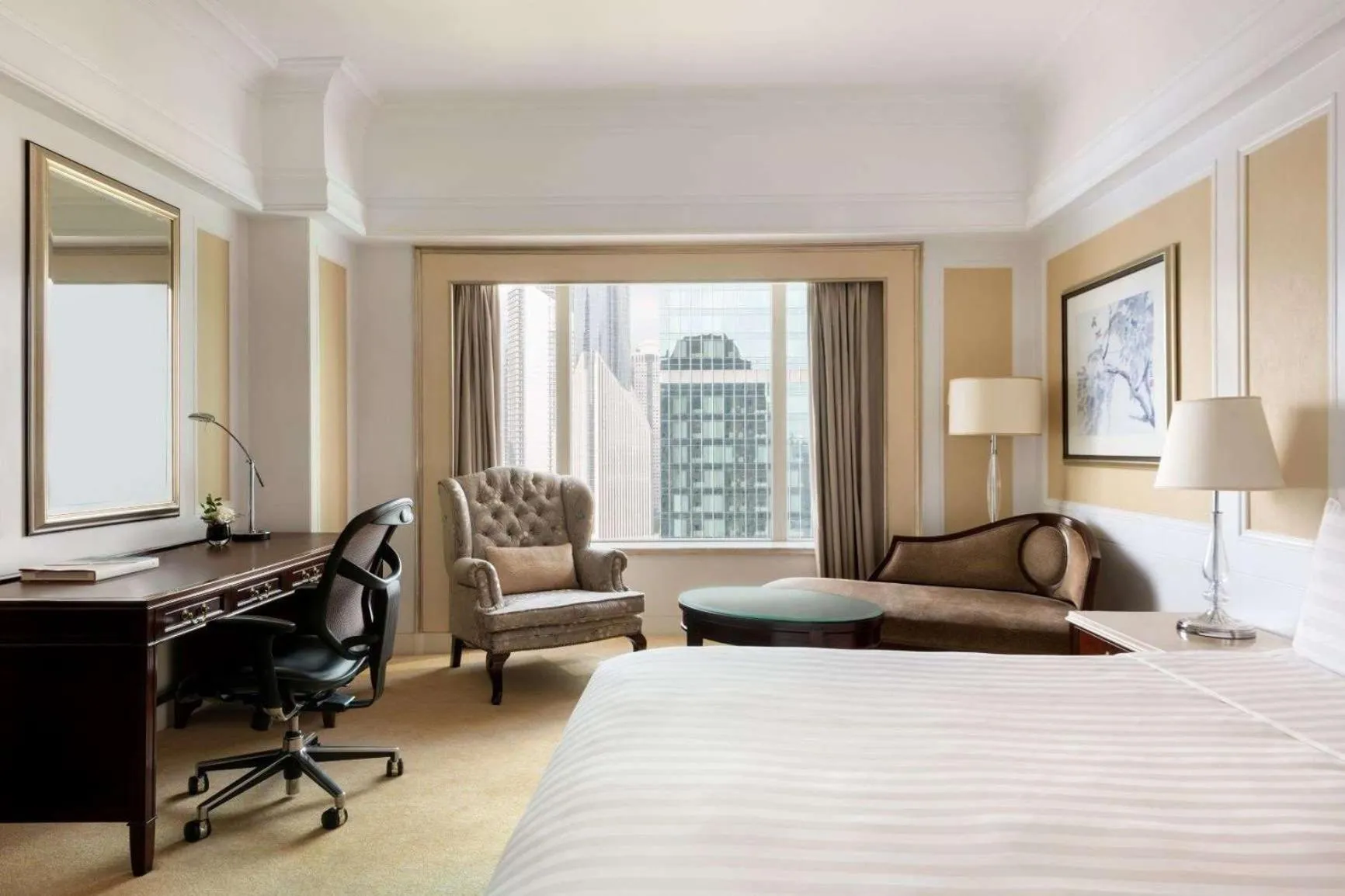 Bedroom, Bed in Pudong Shangri-La, Shanghai