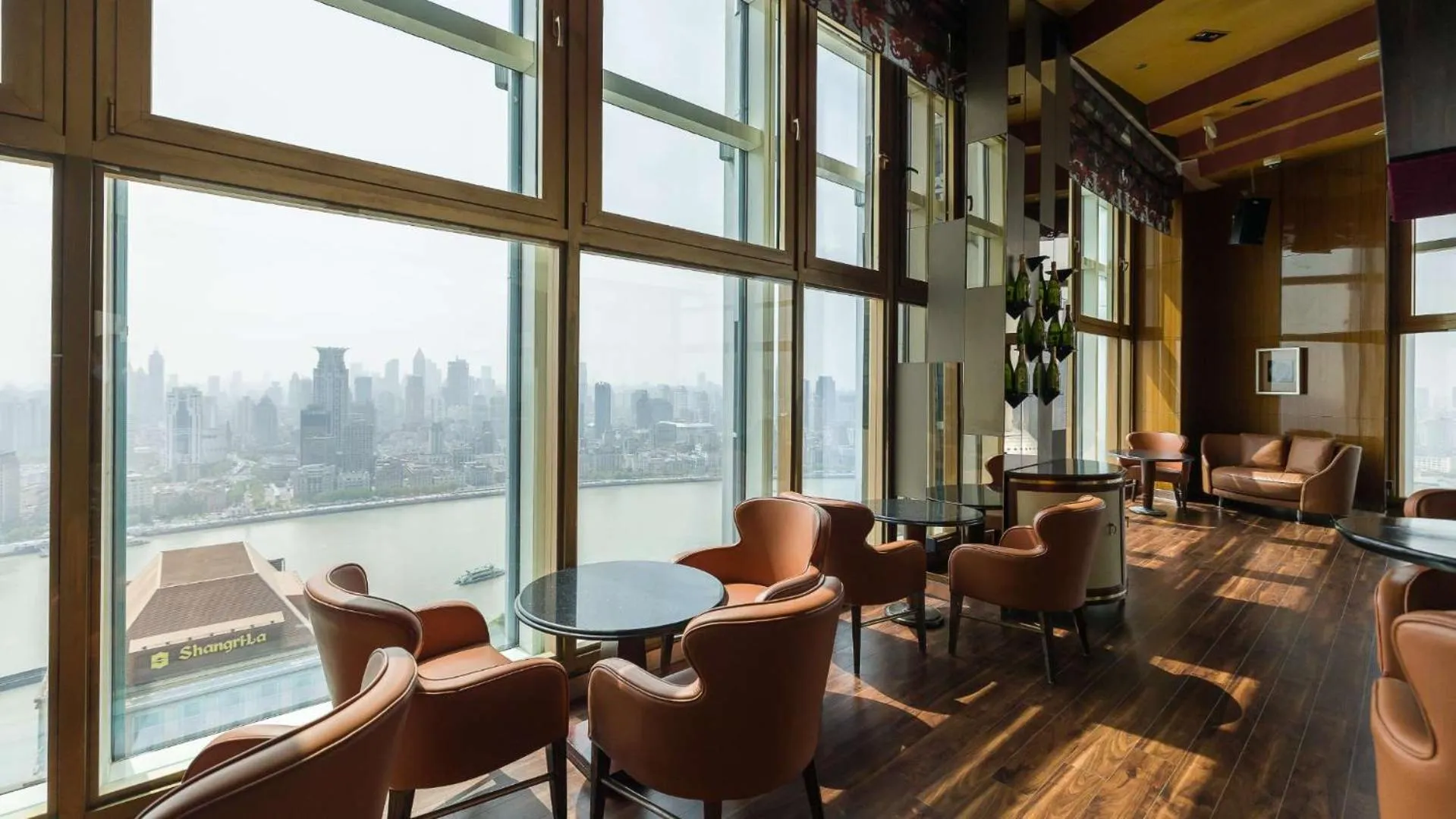 Lounge or bar in Pudong Shangri-La, Shanghai