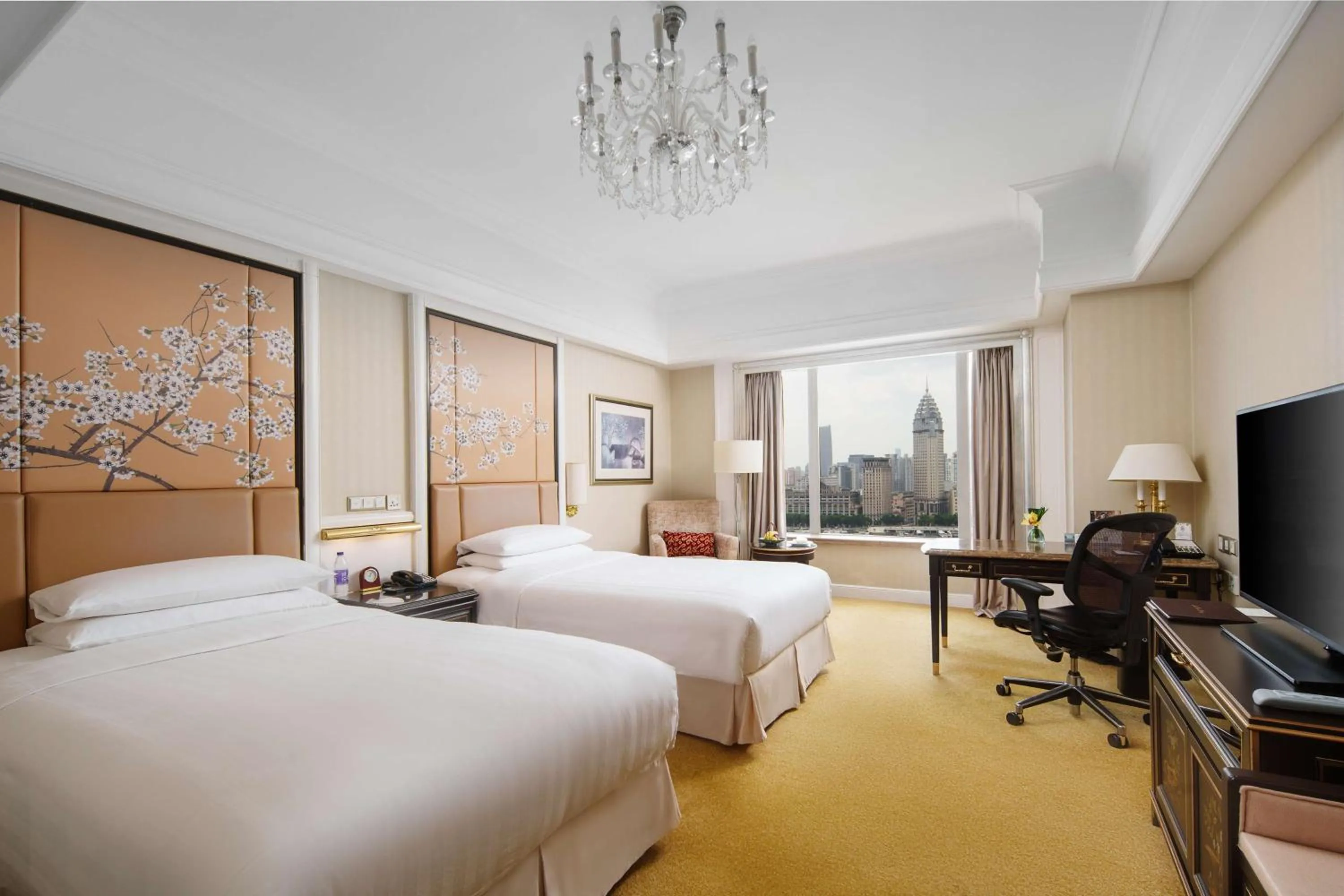 Bedroom, Bed in Pudong Shangri-La, Shanghai