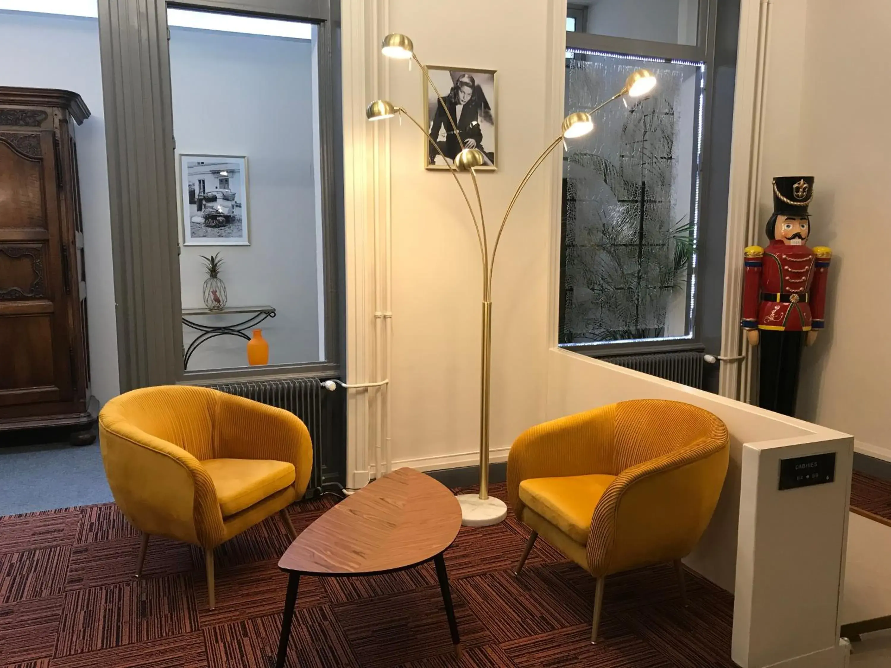 Living room in Logis Hôtel du Midi - Saint Etienne Sud Living room in Logis Hôtel du Midi - Saint Etienne Sud