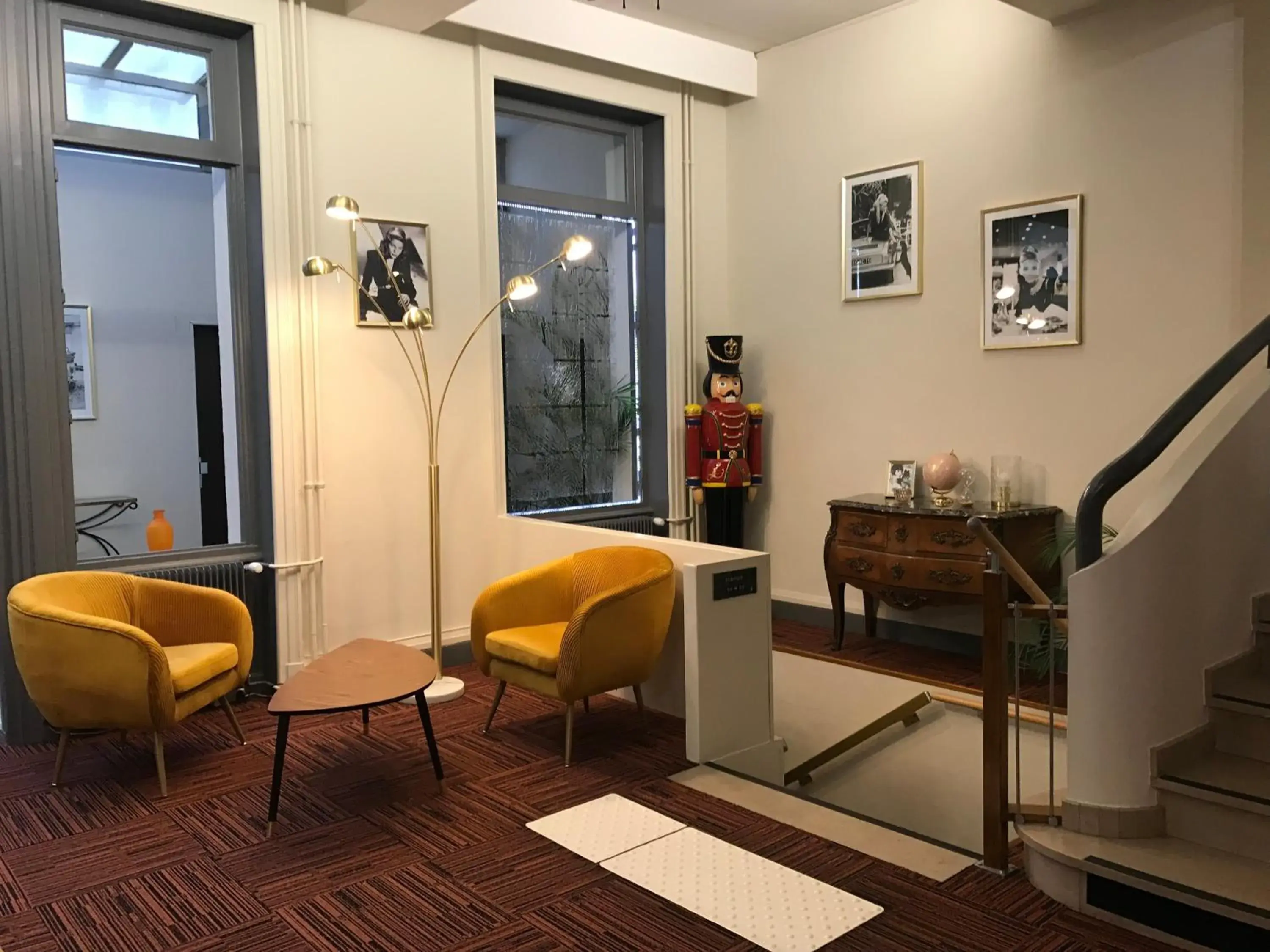 Living room in Logis Hôtel du Midi - Saint Etienne Sud Living room in Logis Hôtel du Midi - Saint Etienne Sud