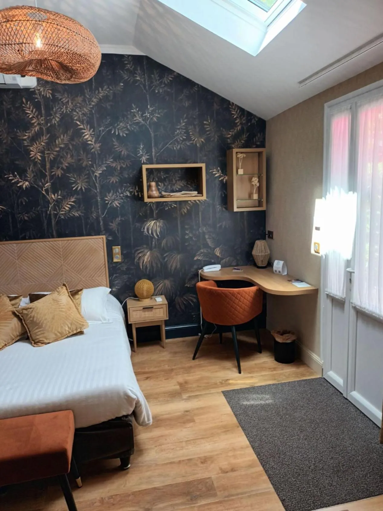 Photo of the whole room, Bed in Logis Hôtel La Brèche - Restaurant Berthelot