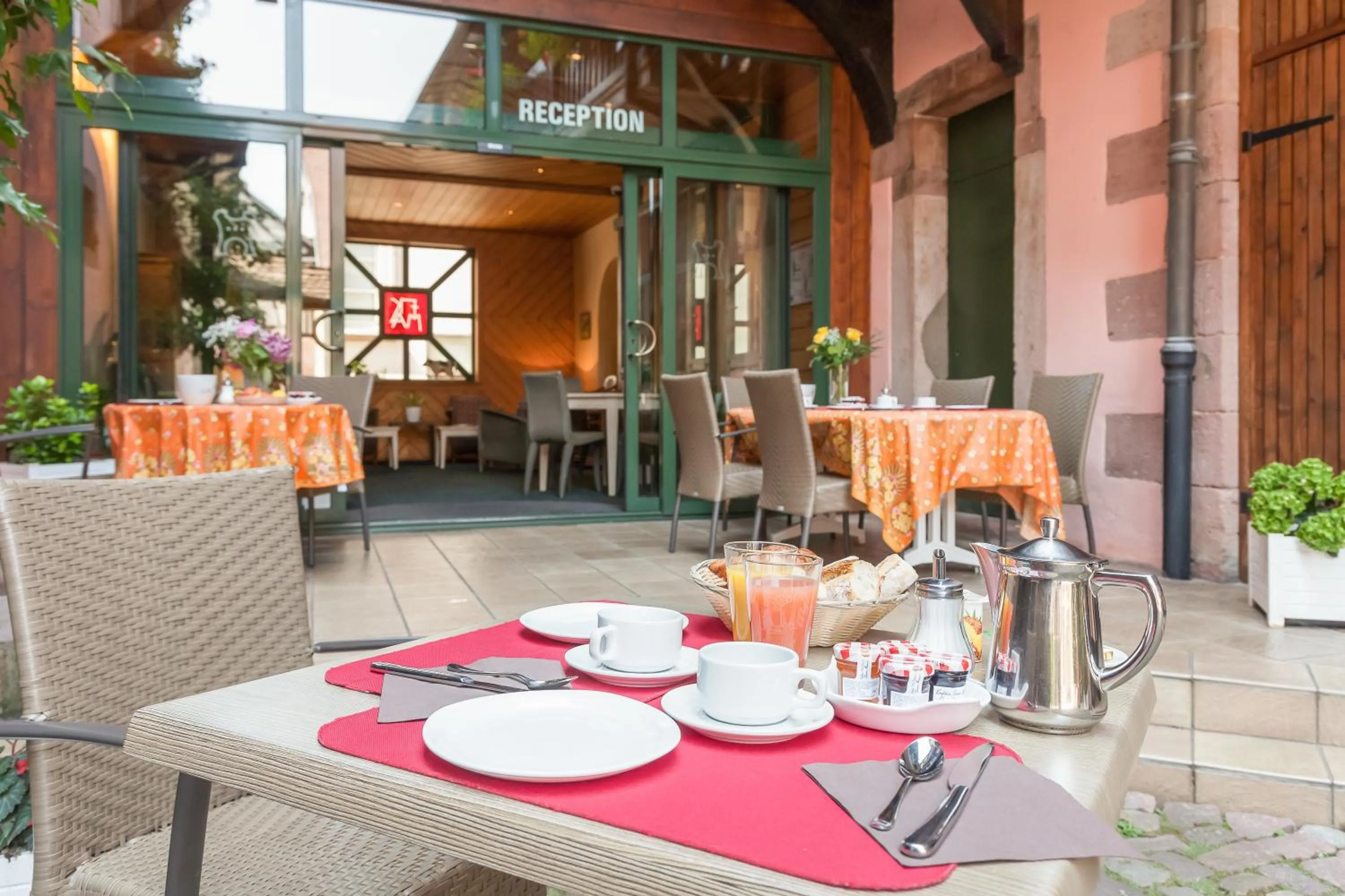 Balcony/Terrace in Logis Hôtel de la Tour
