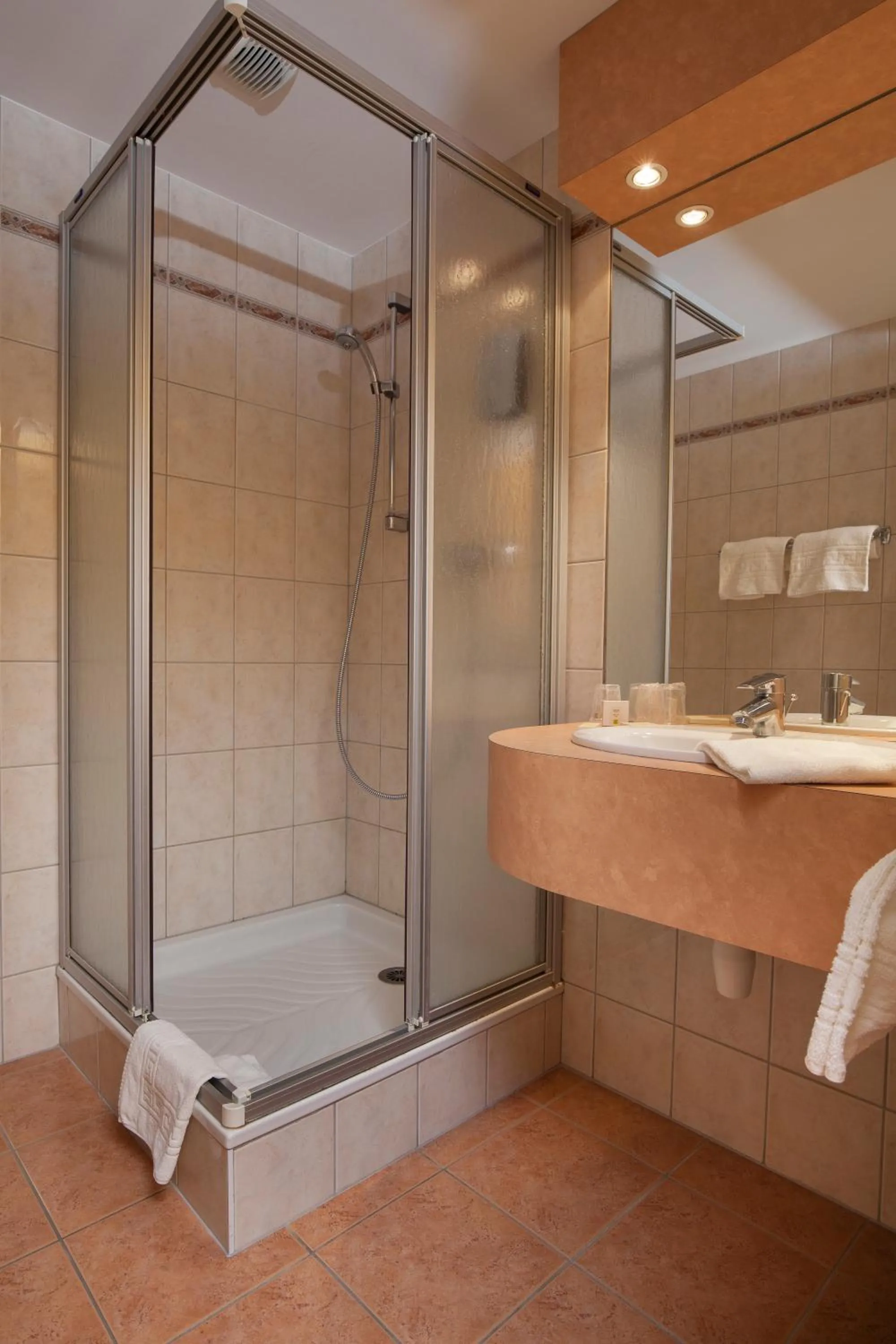 Bathroom in Logis Hôtel de la Tour