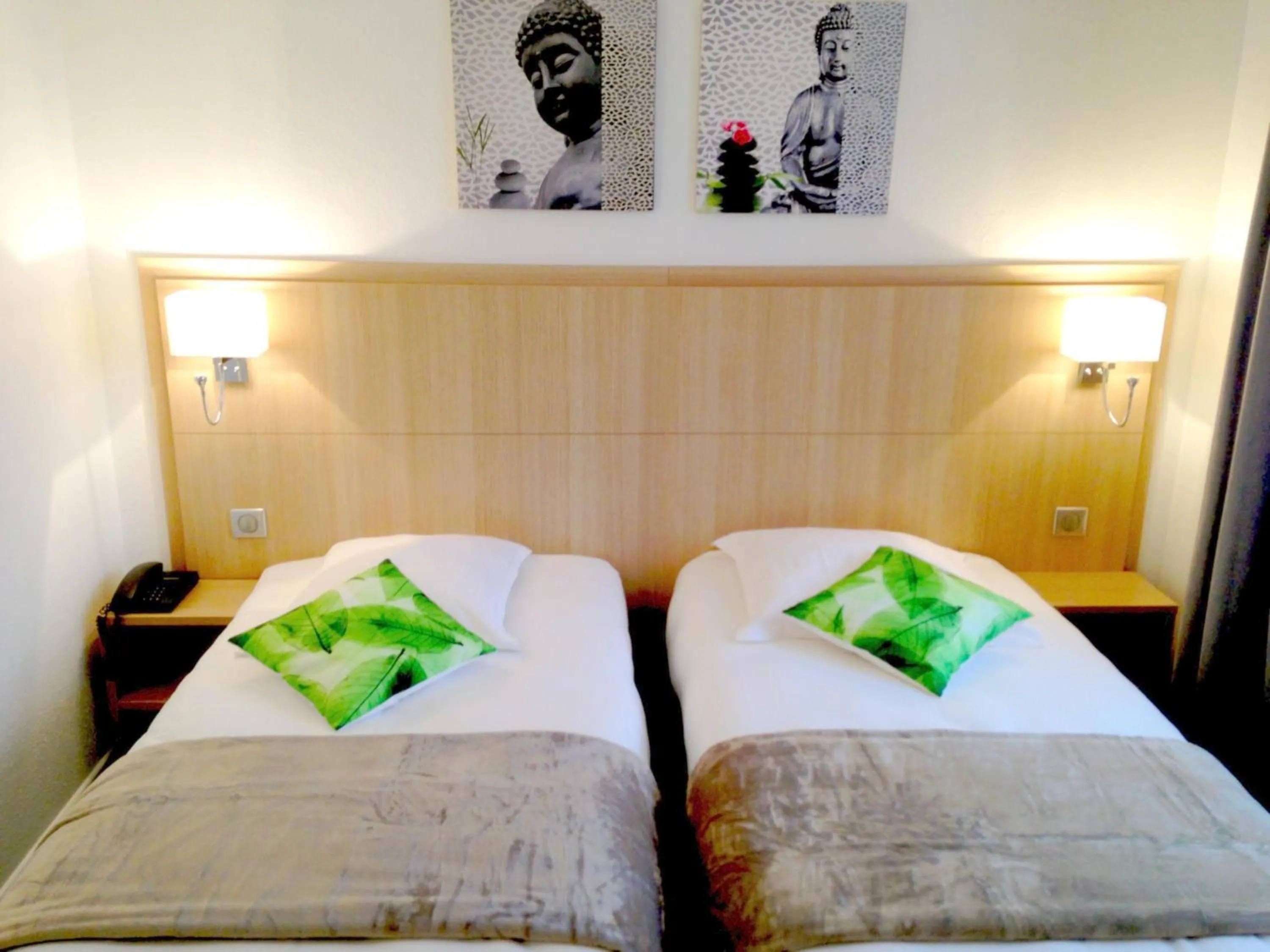 Photo of the whole room, Bed in Hôtel Restaurant L'Evidence