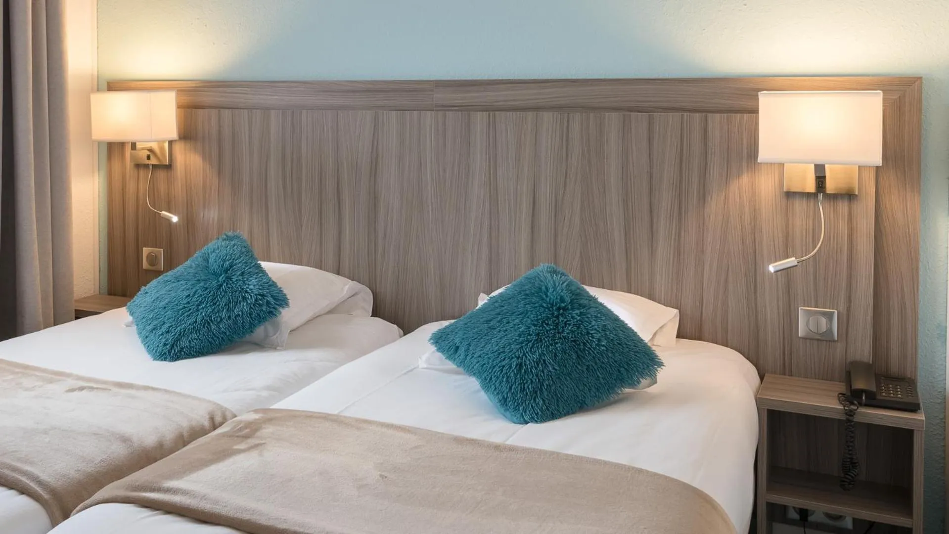 Bedroom, Bed in Hôtel Restaurant L'Evidence