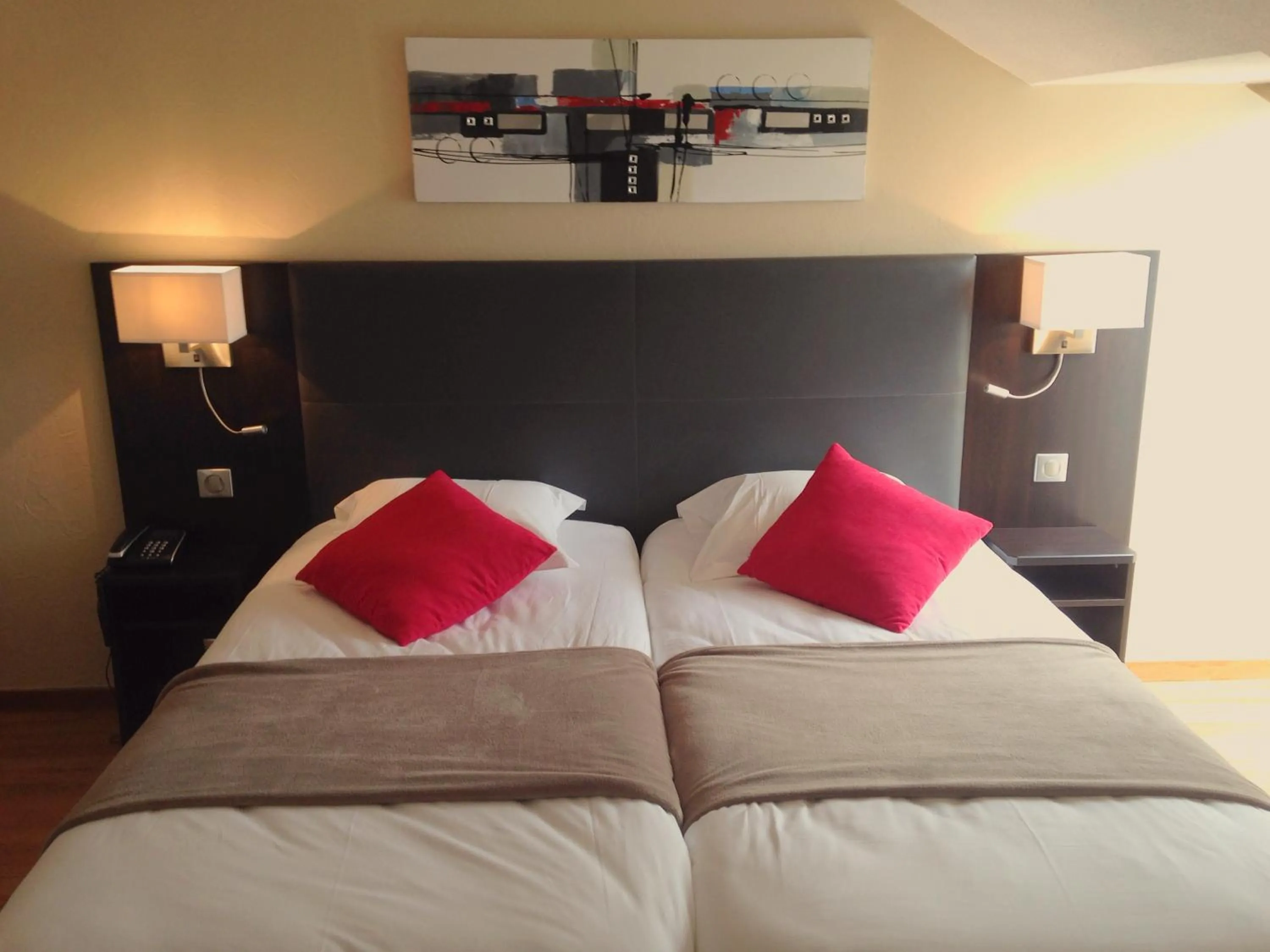 Bedroom, Bed in Hôtel Restaurant L'Evidence