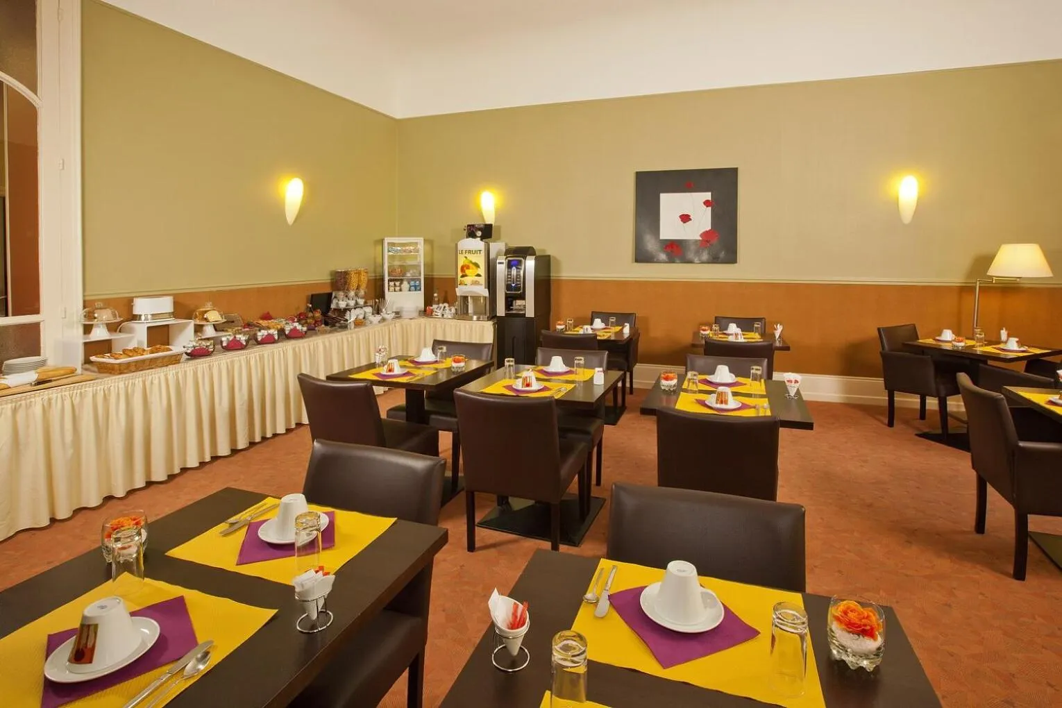 Food and drinks in Garden & City Luxeuil Ex Le Métropole et Les Thermes