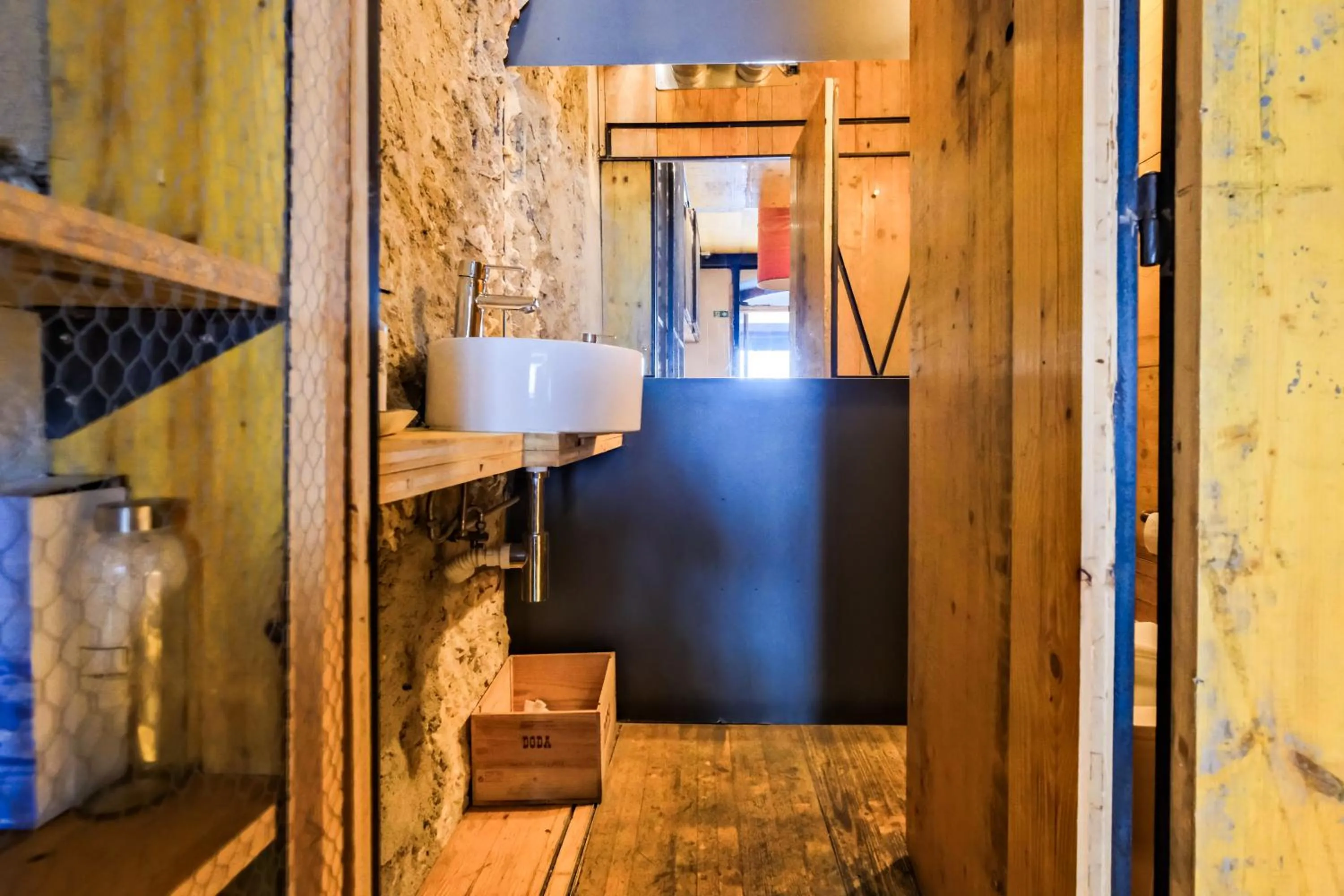 Public Bath in Chiado Arty Flats