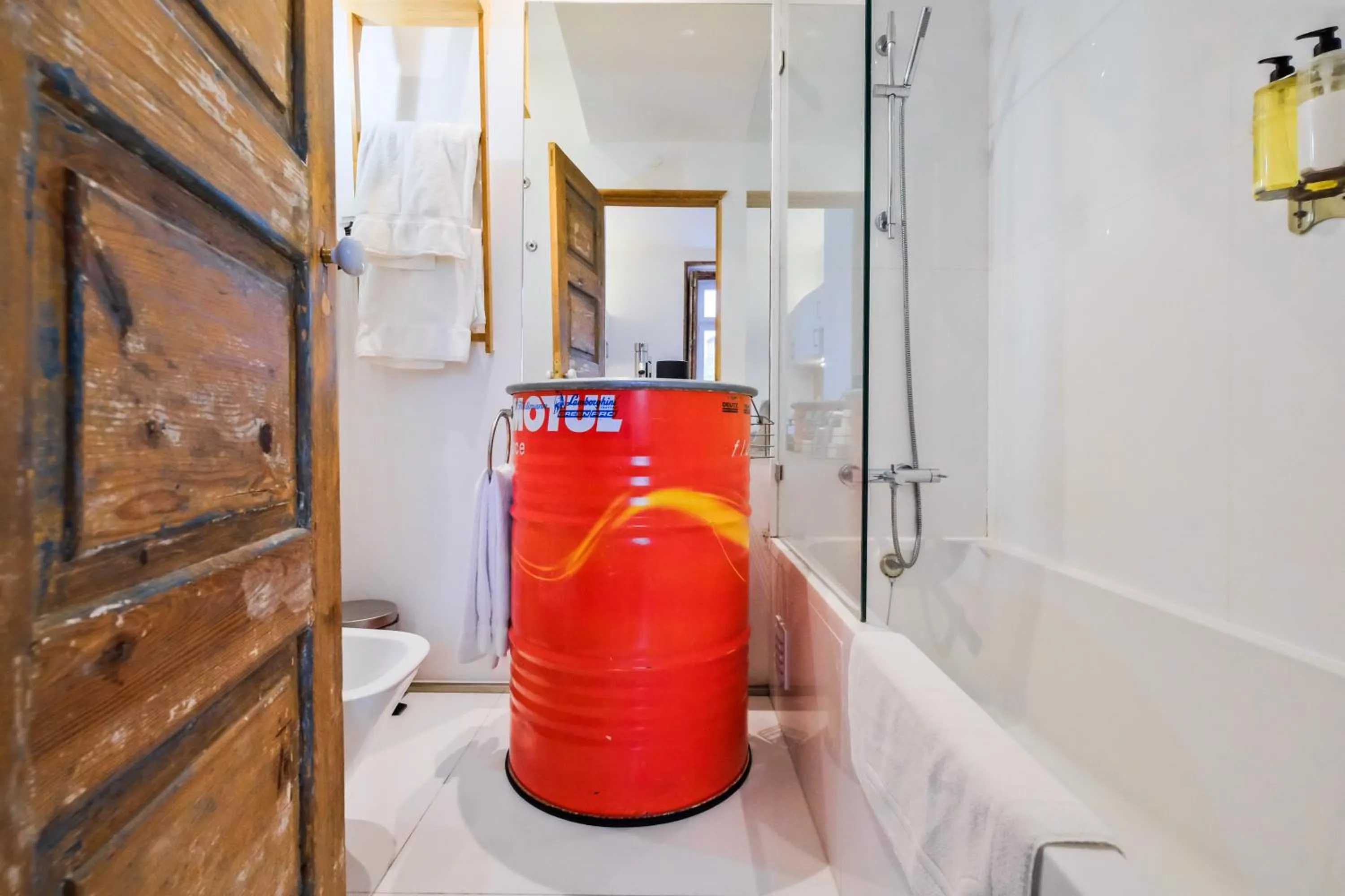 Bathroom in Chiado Arty Flats