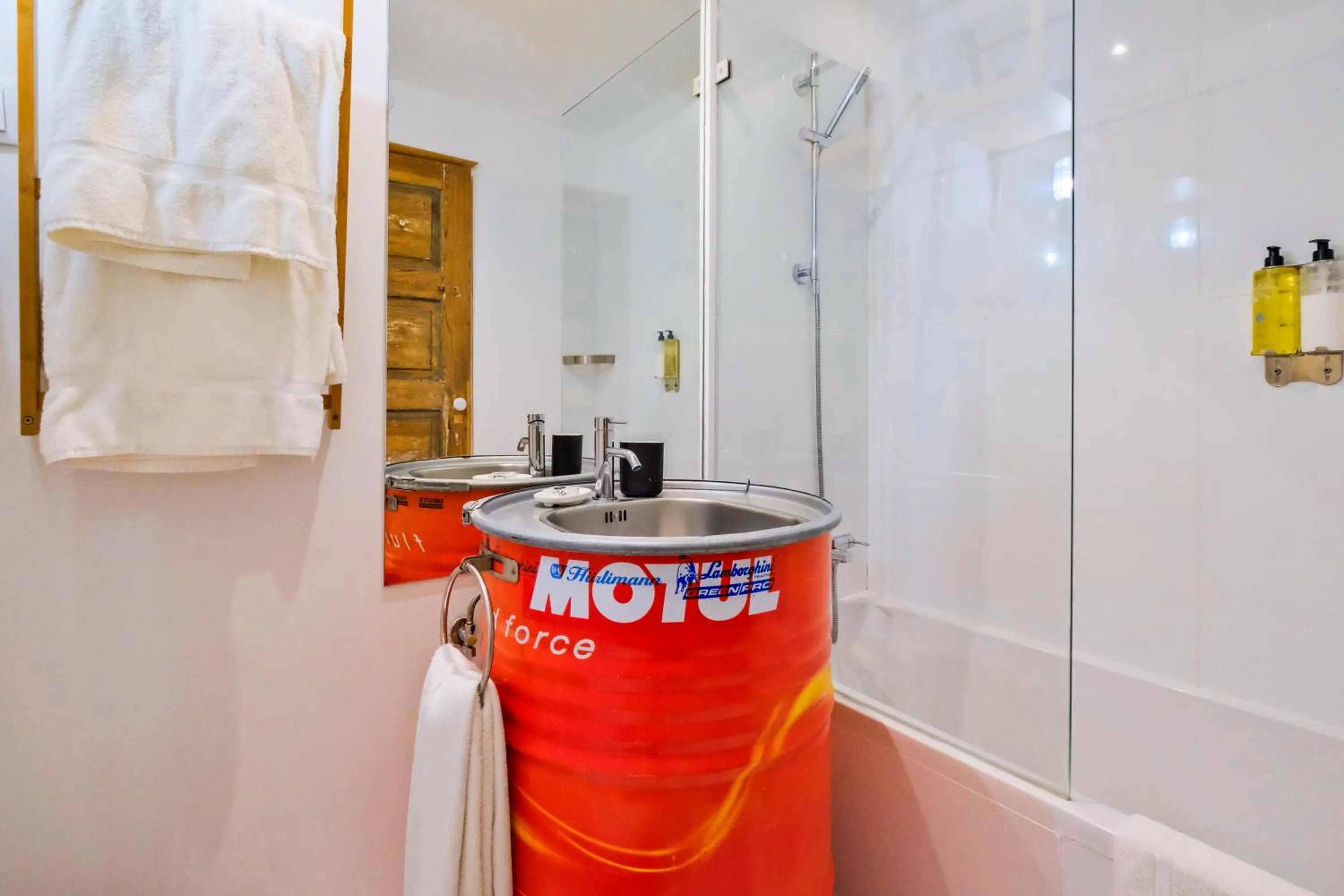 Bathroom in Chiado Arty Flats