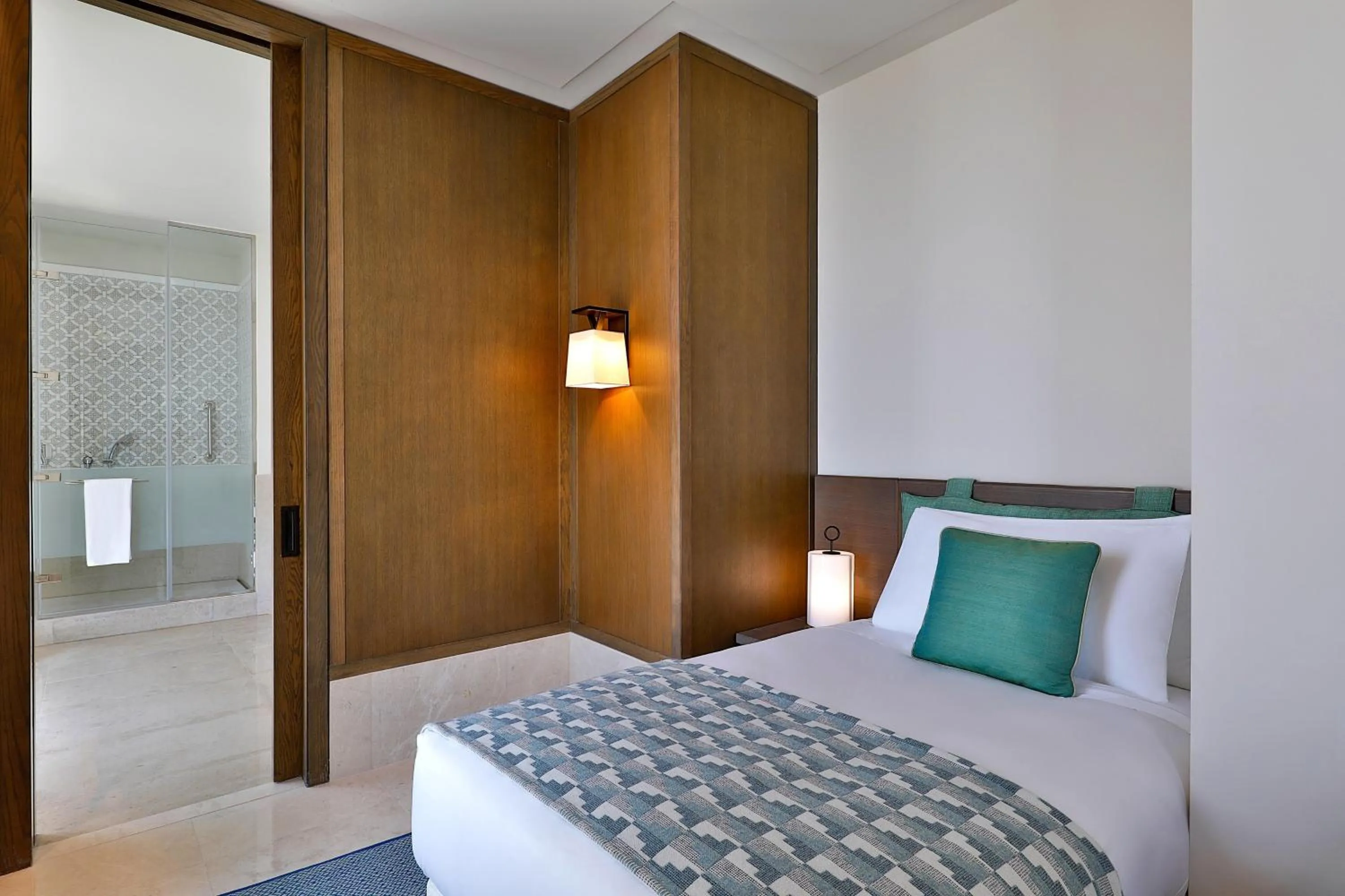 Bedroom, Bed in Assila, a Luxury Collection Hotel, Jeddah