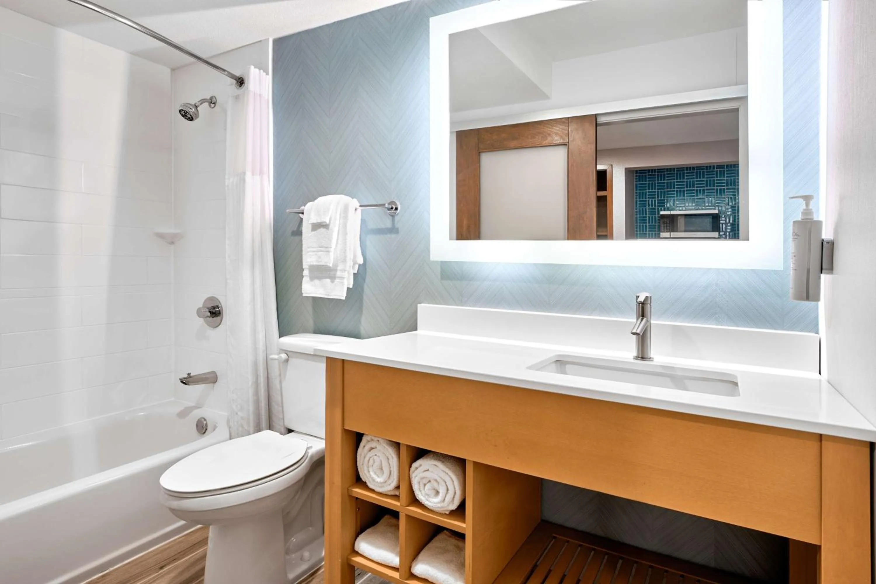 Bathroom in Hilton Garden Inn LAX Los Angeles Airport