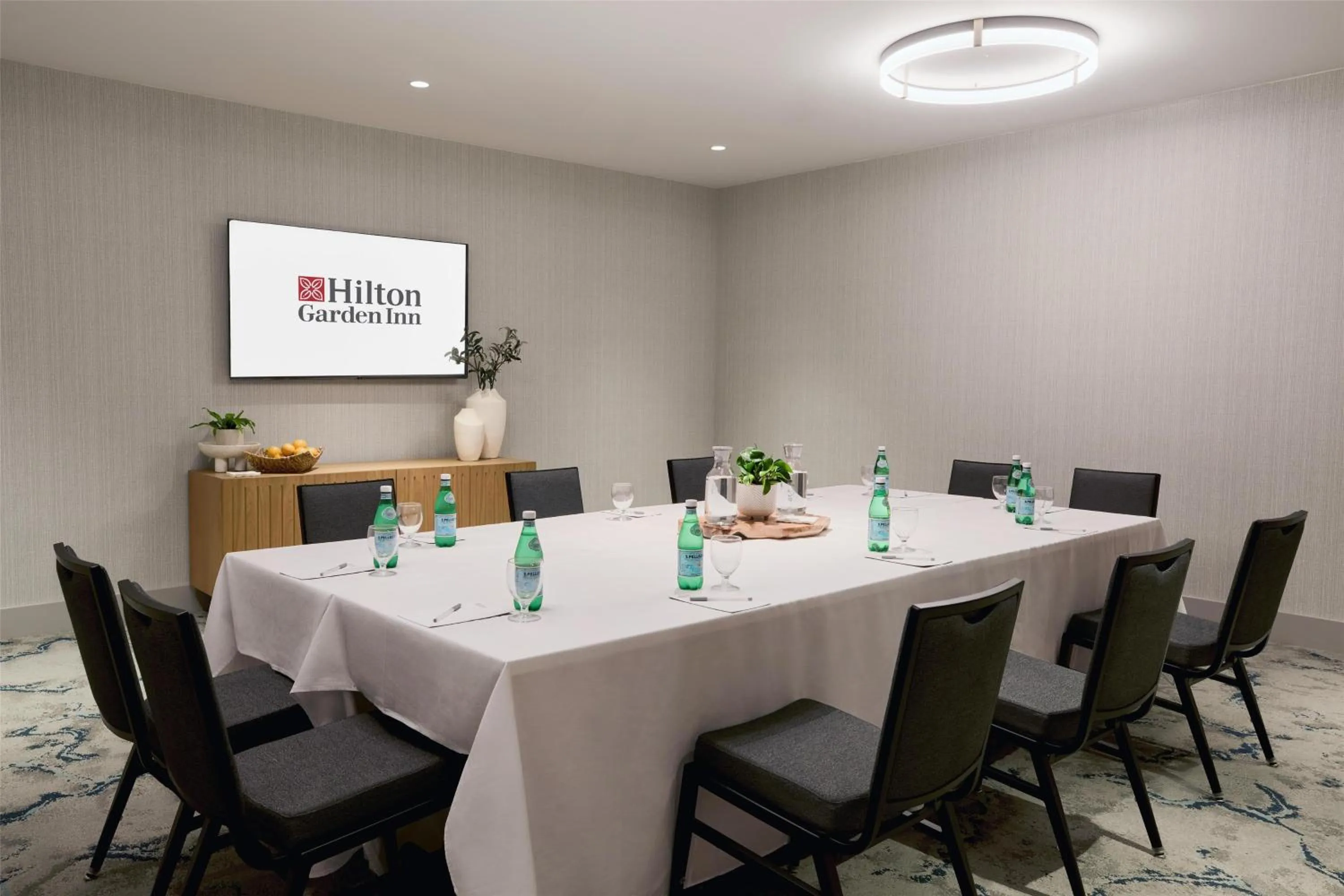 Meeting/conference room in Hilton Garden Inn LAX Los Angeles Airport