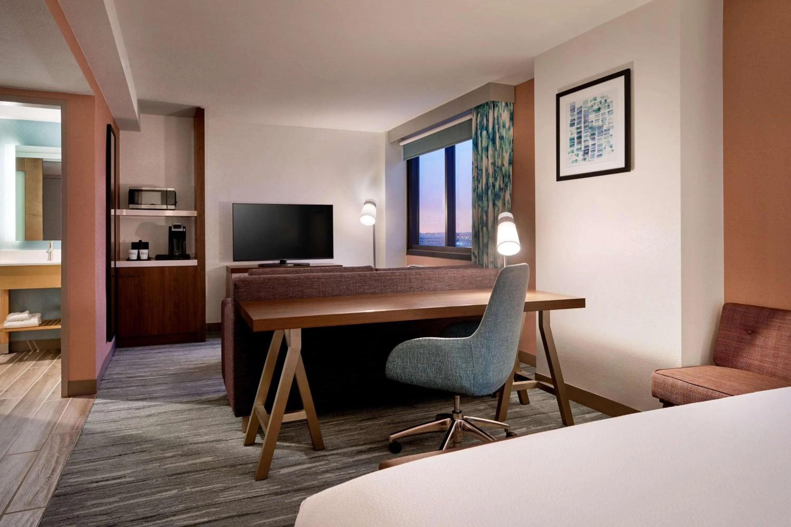 Bedroom, Bed in Hilton Garden Inn LAX Los Angeles Airport