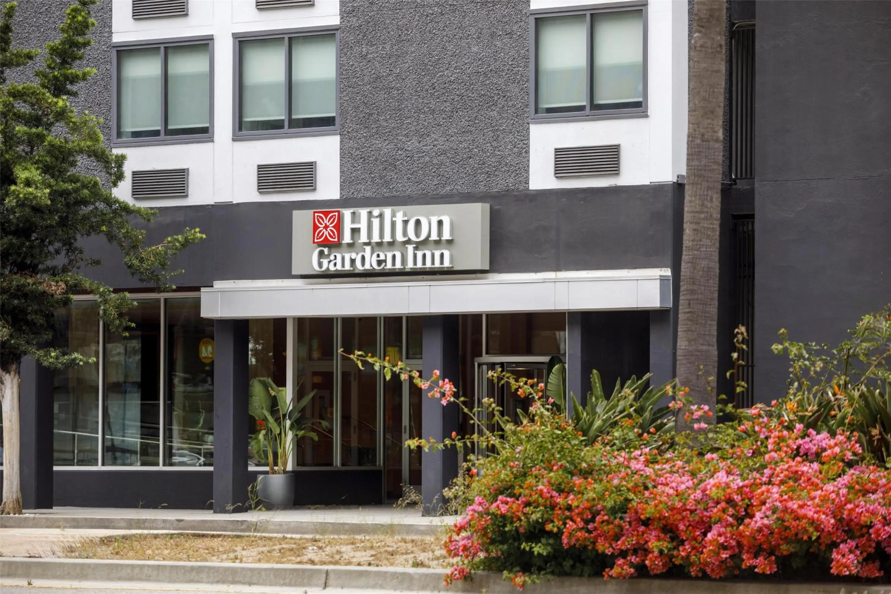 Property building in Hilton Garden Inn LAX Los Angeles Airport