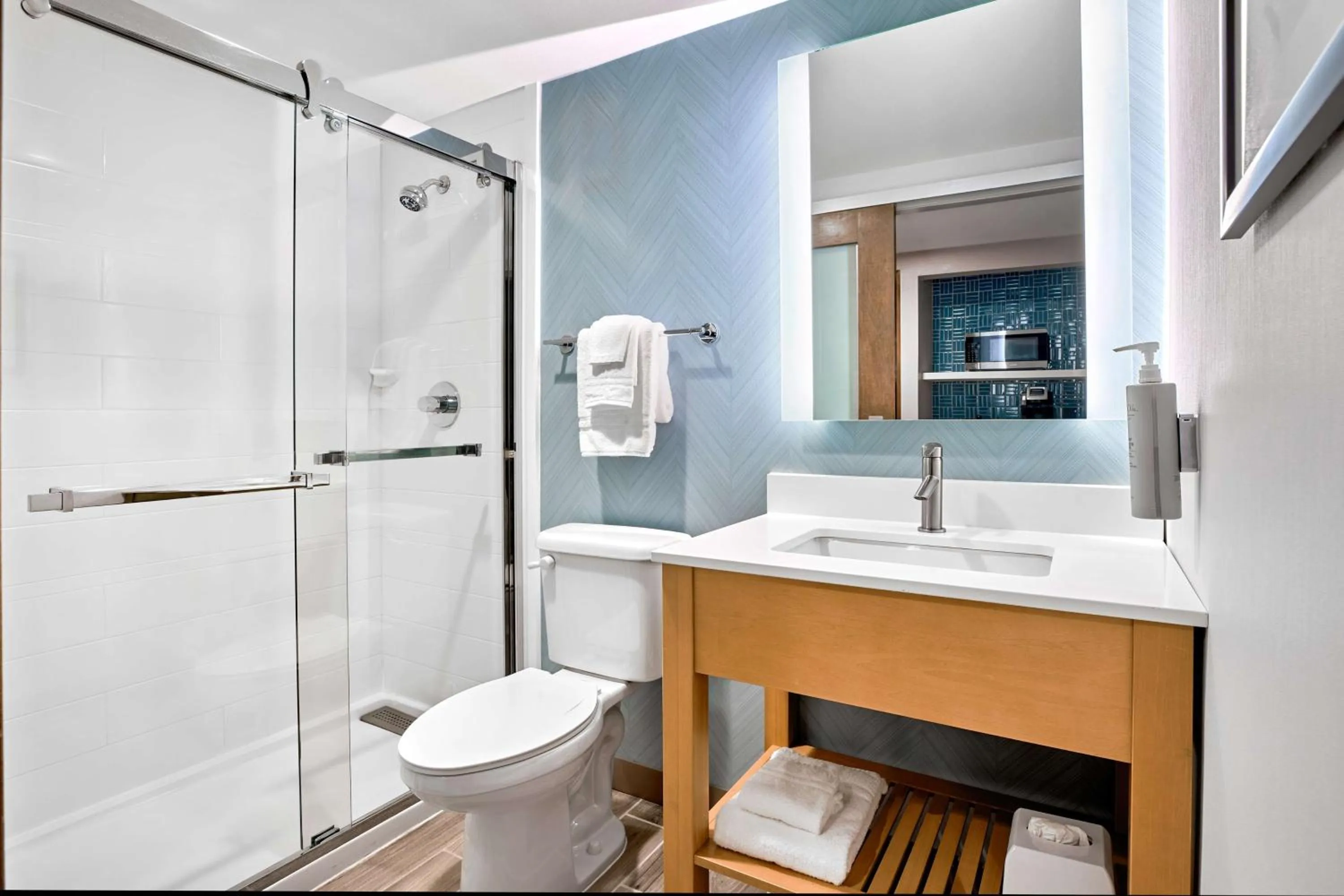 Bathroom in Hilton Garden Inn LAX Los Angeles Airport