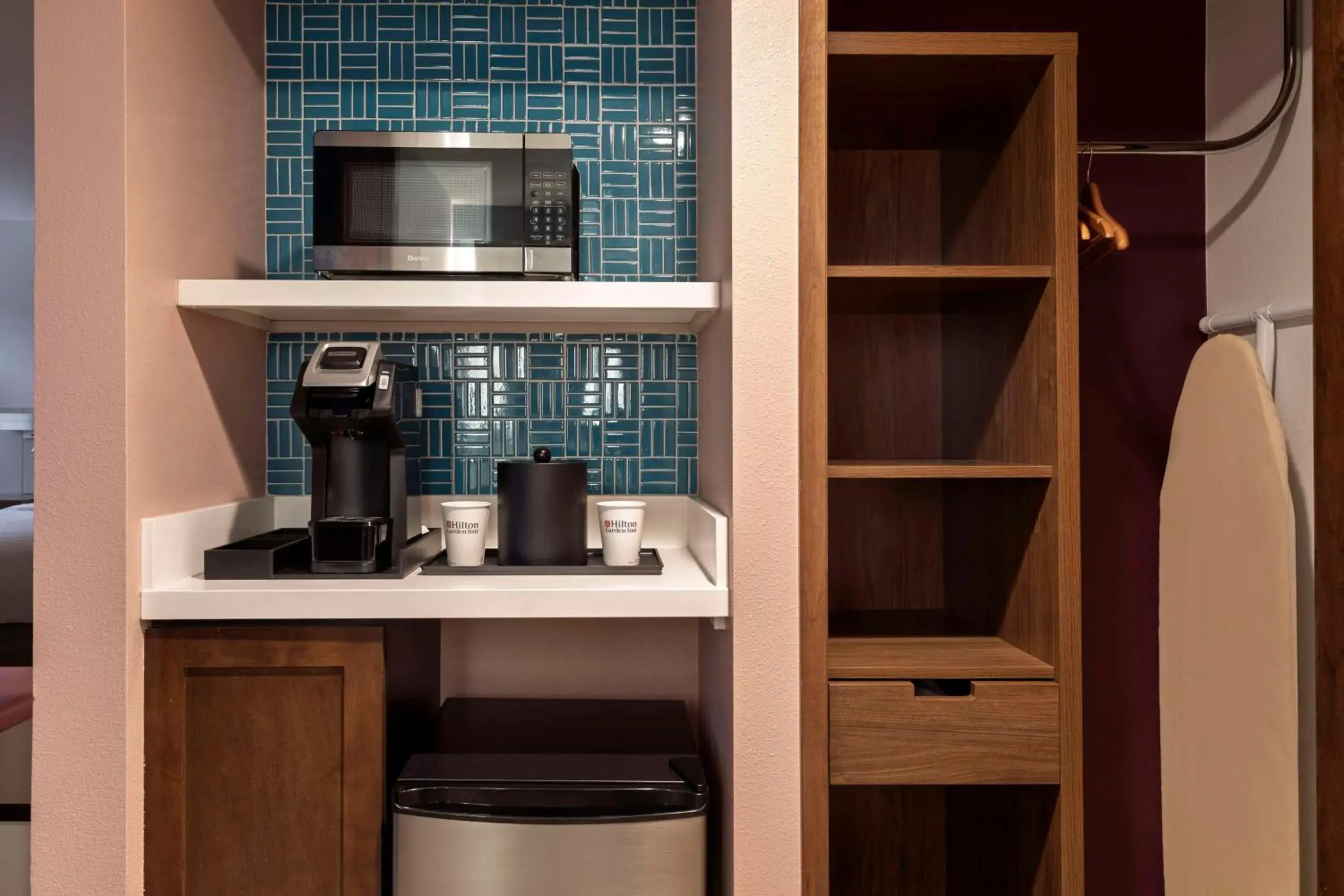 Photo of the whole room in Hilton Garden Inn LAX Los Angeles Airport Photo of the whole room in Hilton Garden Inn LAX Los Angeles Airport