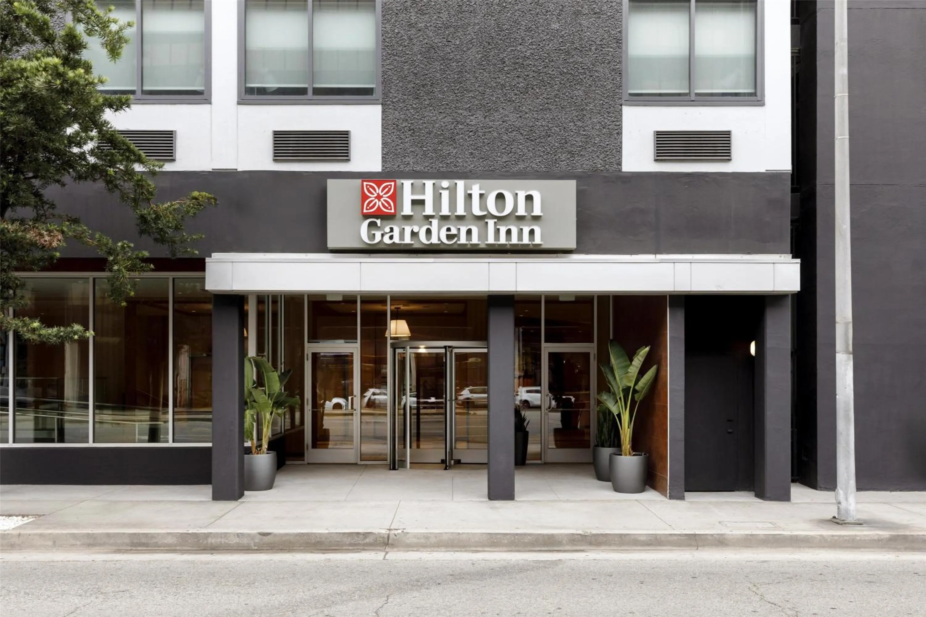 Property building in Hilton Garden Inn LAX Los Angeles Airport