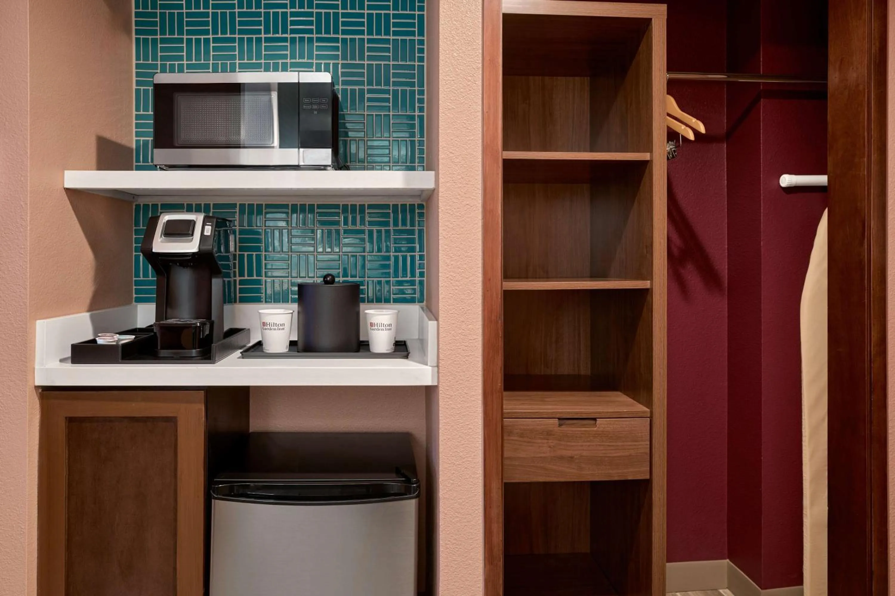 Photo of the whole room in Hilton Garden Inn LAX Los Angeles Airport