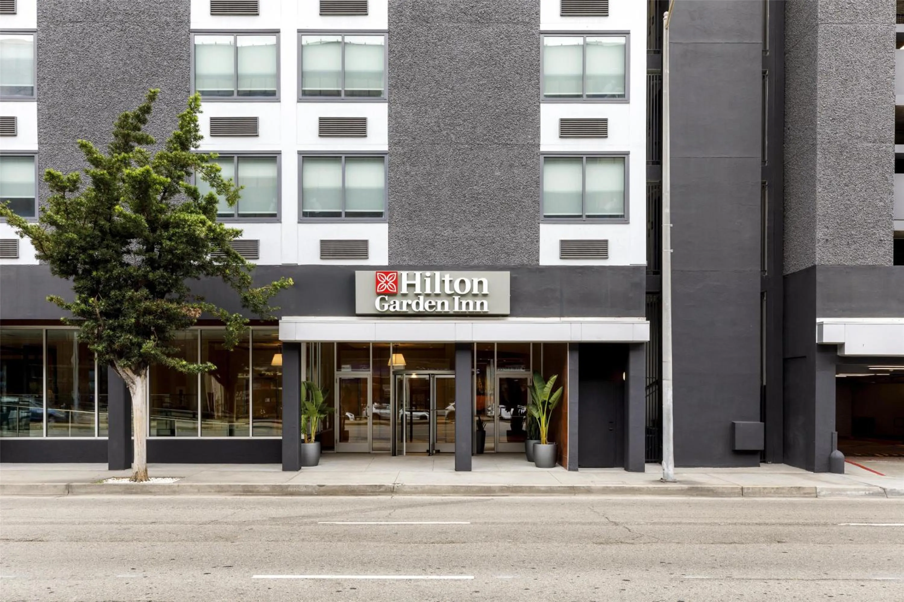 Property building in Hilton Garden Inn LAX Los Angeles Airport