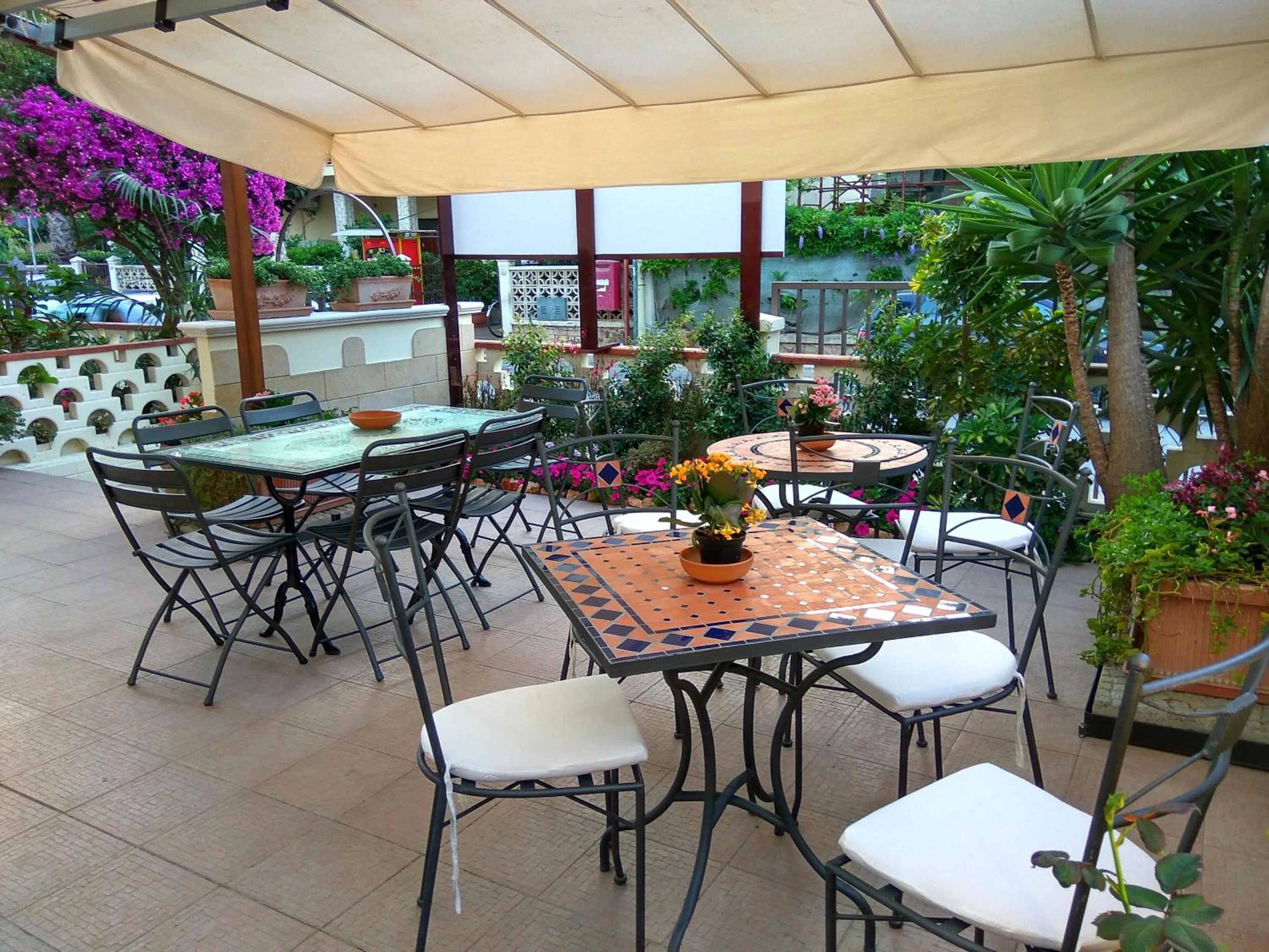 Garden view in Le Camelie