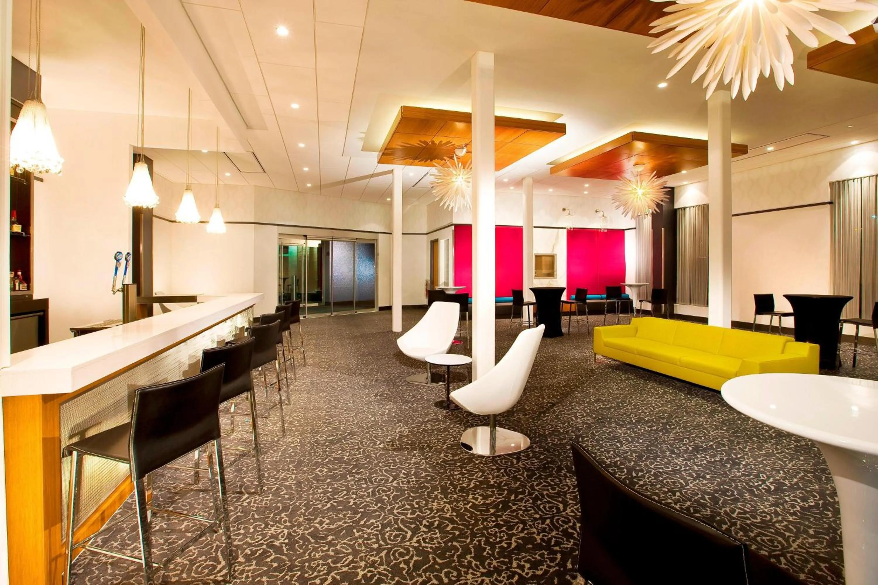 Restaurant/places to eat in Aloft Mount Laurel