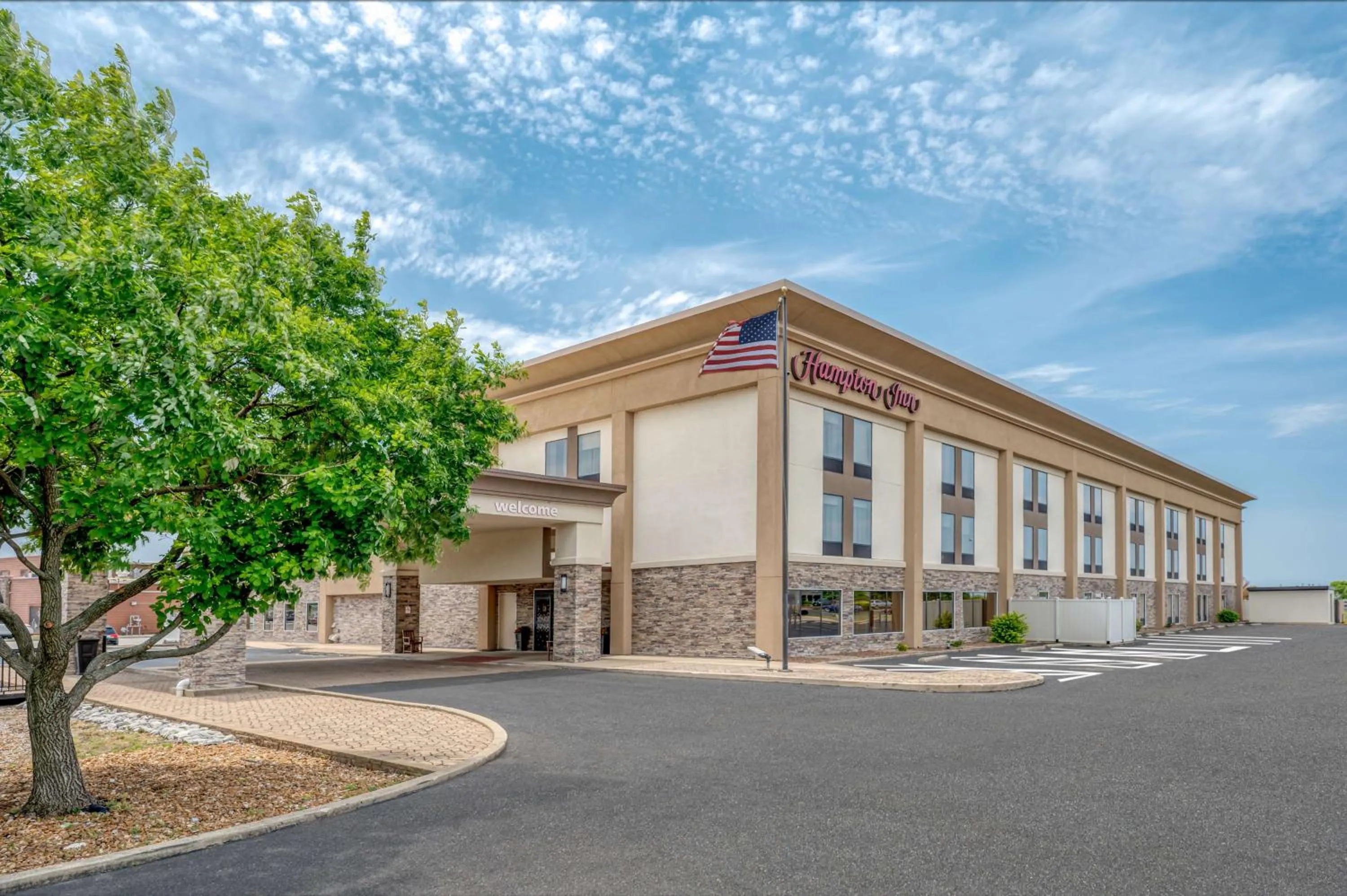 Property building in Hampton Inn St. Louis/Collinsville