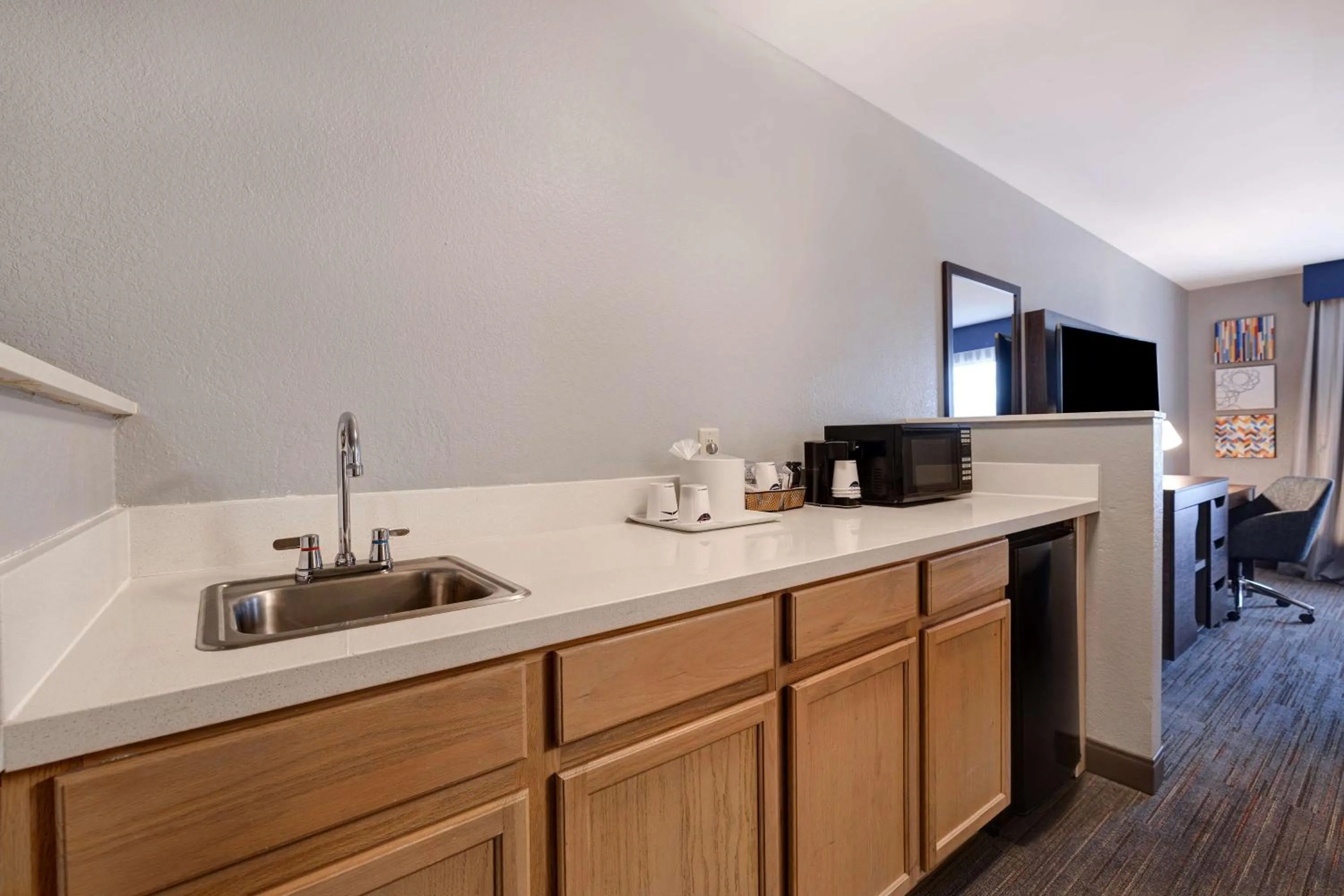 Photo of the whole room in Hampton Inn by Hilton in Hot Springs, Arkansas