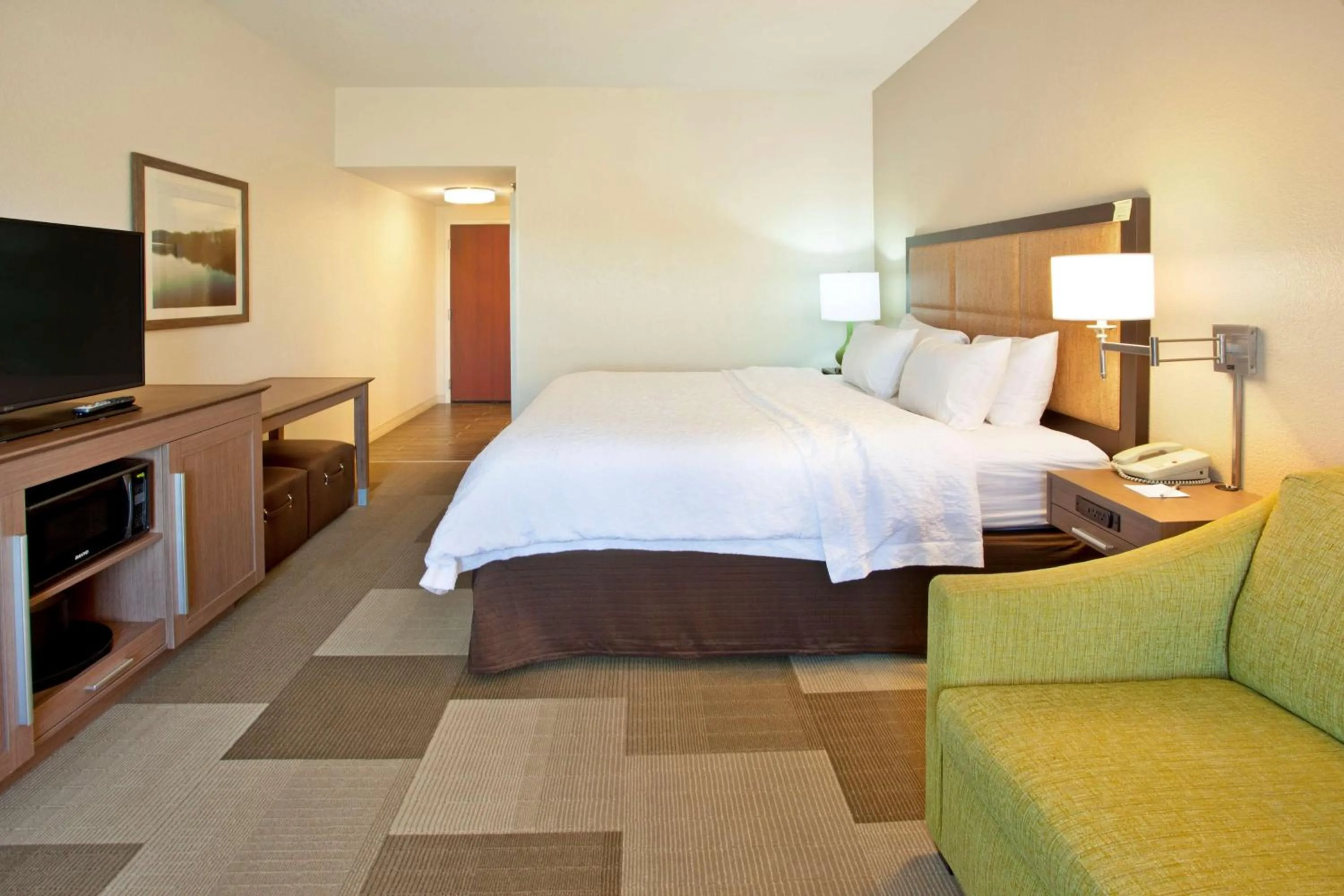 Bed in Hampton Inn & Suites Nashville-Smyrna
