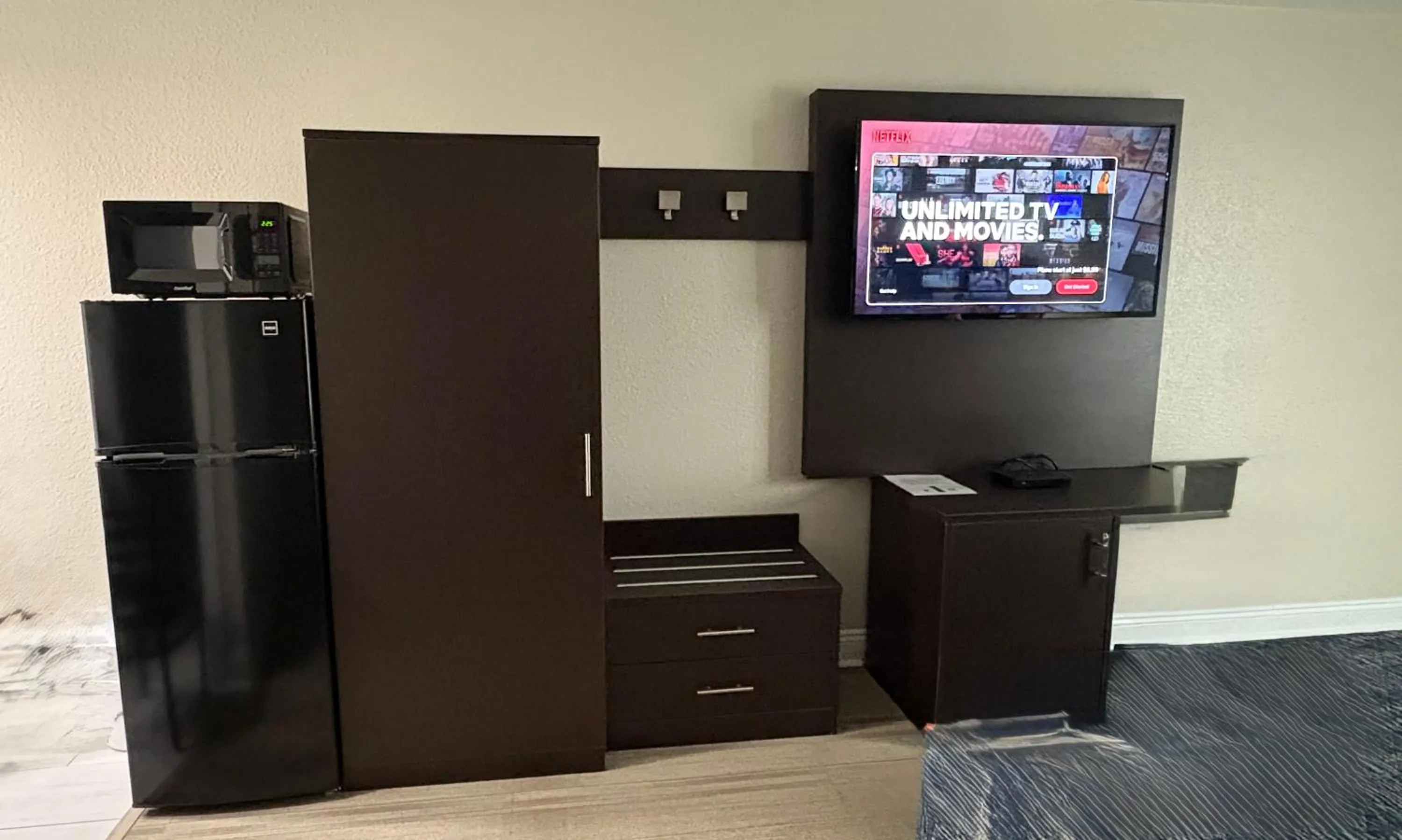 TV and multimedia in Gators Inn on the Bayou