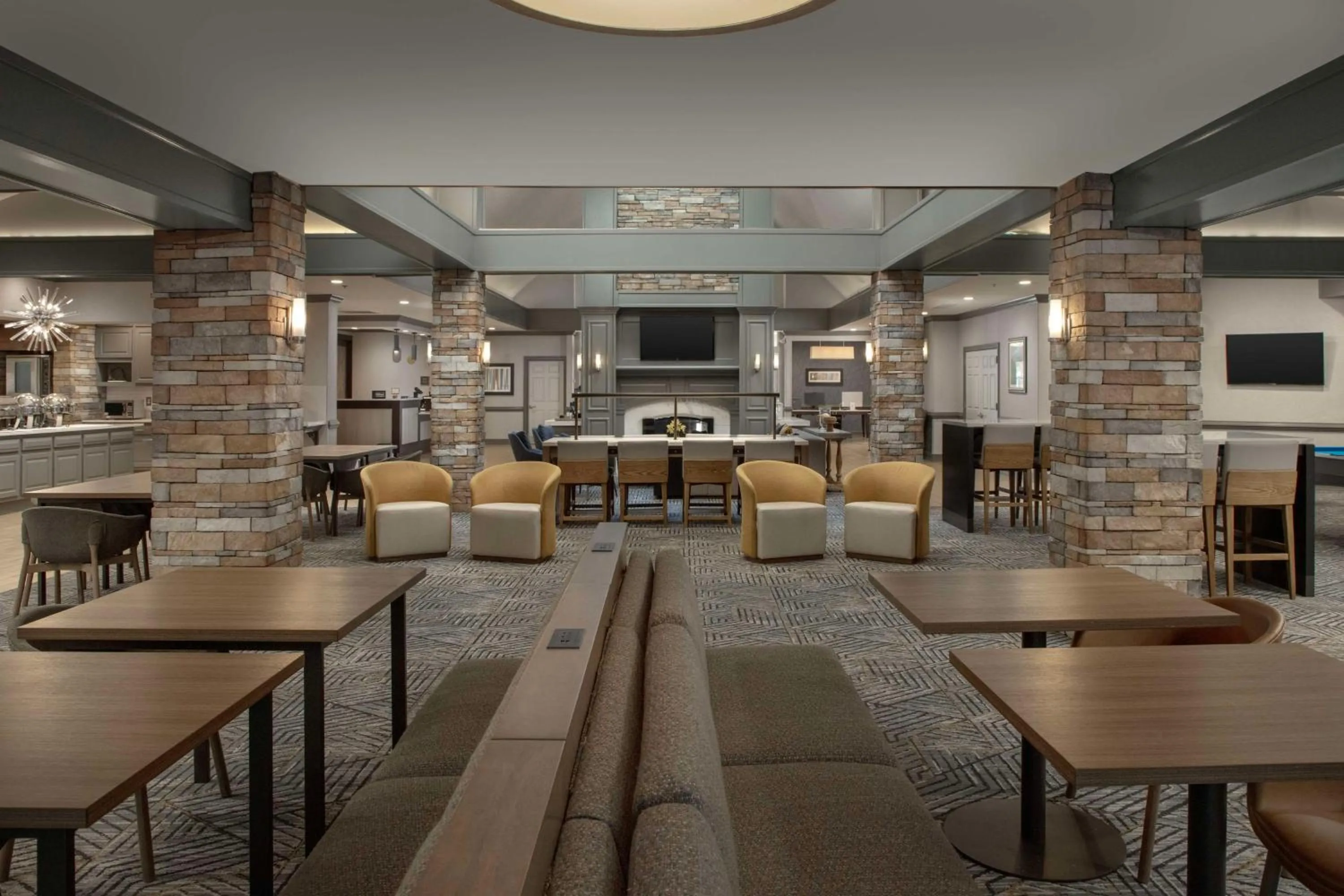 Communal lounge/ TV room in Homewood Suites by Hilton Alexandria