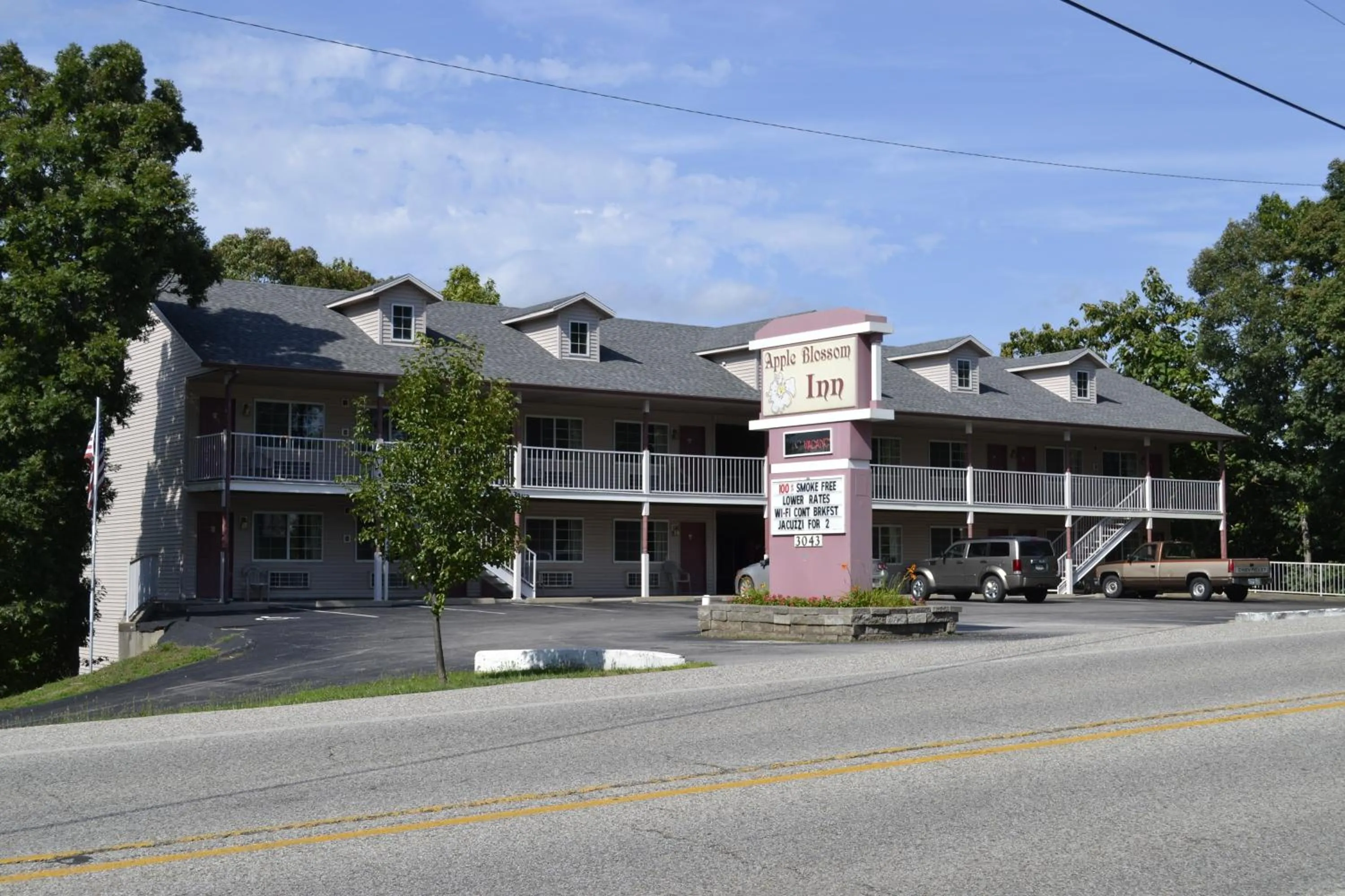 Property building in Apple Blossom Inn
