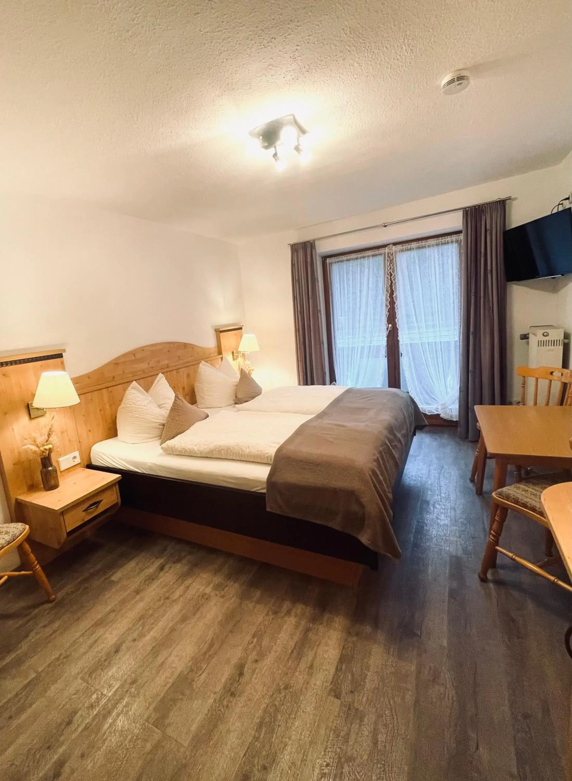 Comfort Triple Room with Balcony in Gästehaus Achental Comfort Triple Room with Balcony in Gästehaus Achental