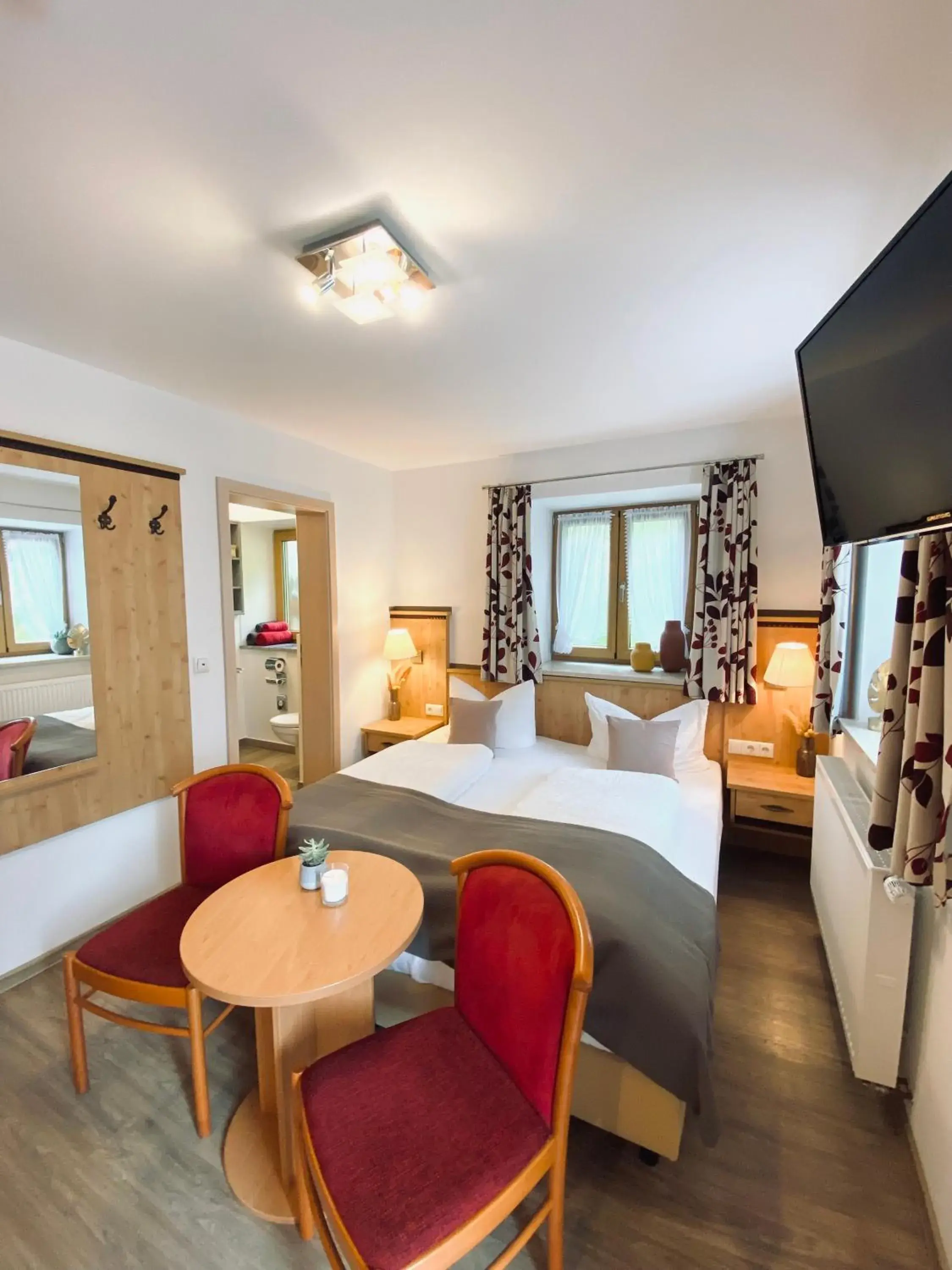 Comfort Double Room with Balcony or Terrace in front of the window in Gästehaus Achental Comfort Double Room with Balcony or Terrace in front of the window in Gästehaus Achental